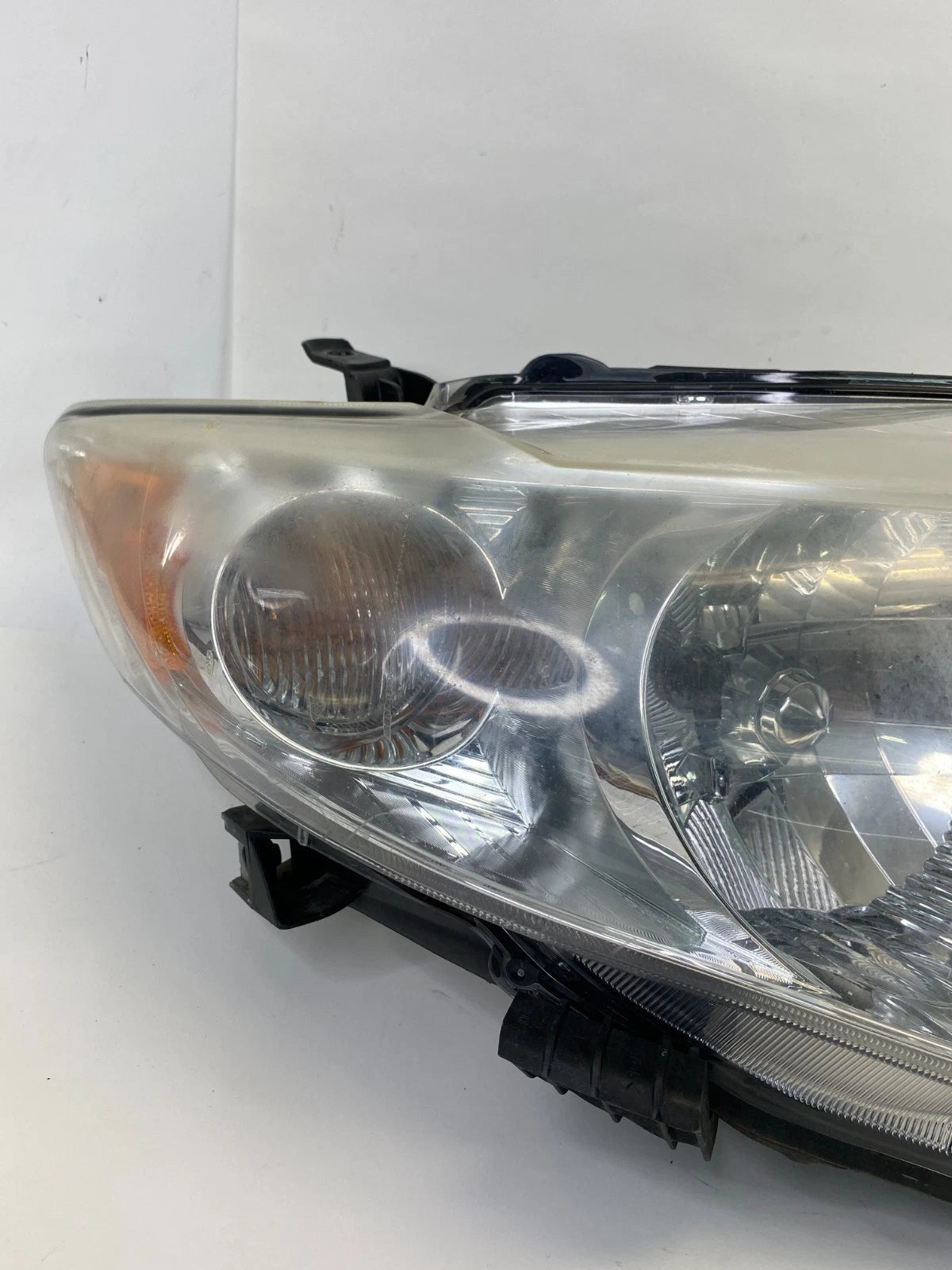 2009 2010 TOYOTA COROLLA FRONT RIGHT PASSENGER HEADLIGHT HEADLAMP OEM