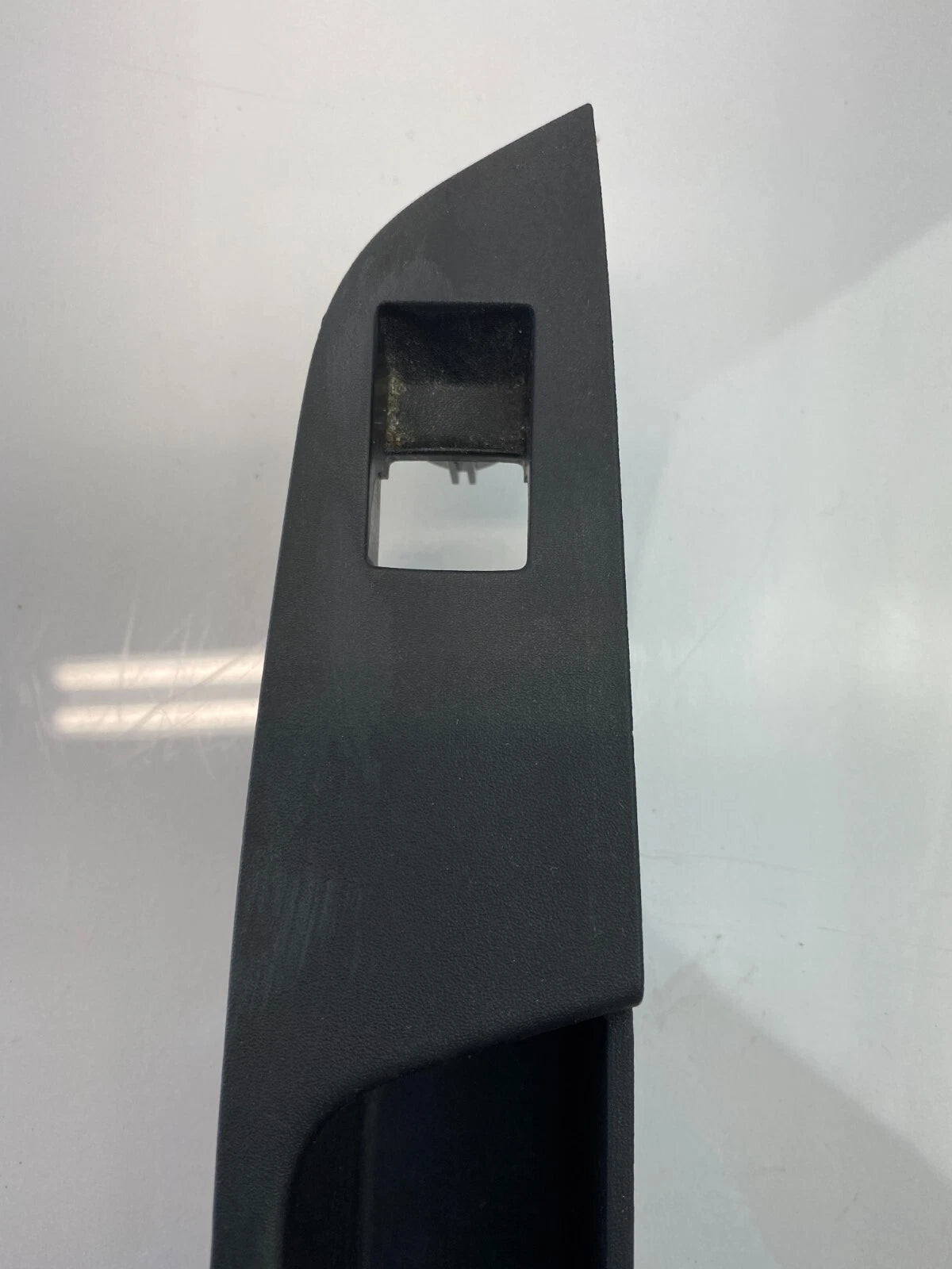 10-17 CHEVROLET EQUINOX REAR RIGHT SIDE DOOR WINDOW SWITCH COVER BEZEL AKE21347