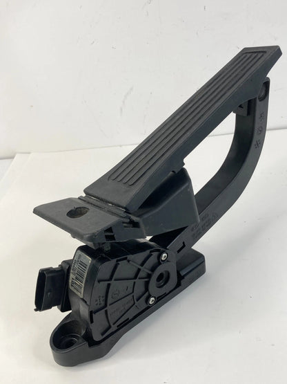 2013-2018 HYUNDAI SANTA FE 3.3L ACCELERATOR GAS PEDAL ASSEMBLY 35190-4X700 OEM