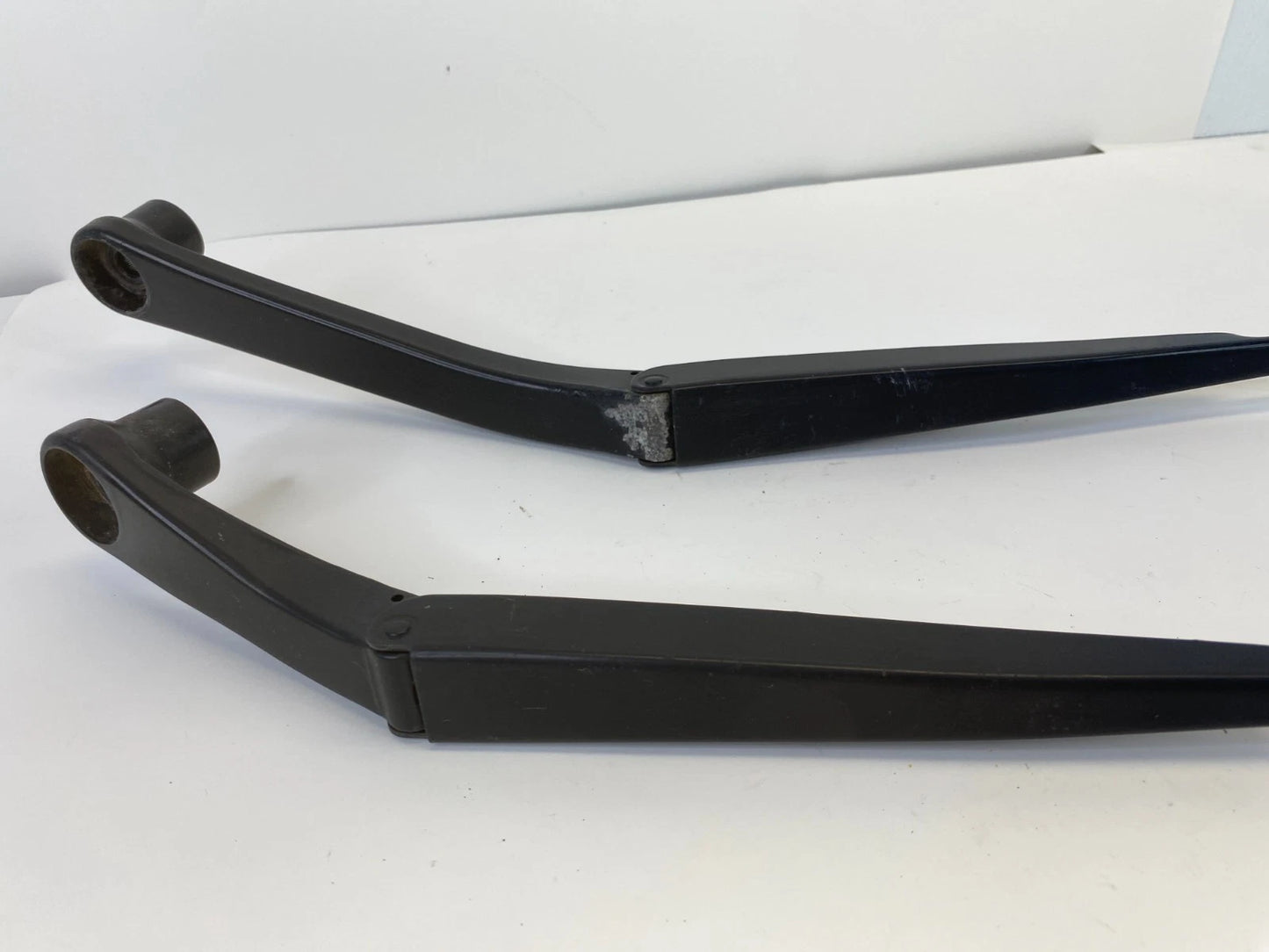 2005-2010 CHRYSLER 300 FRONT RIGHT & LEFT WINDSHIELD WIPER ARM PAIR SET OEM