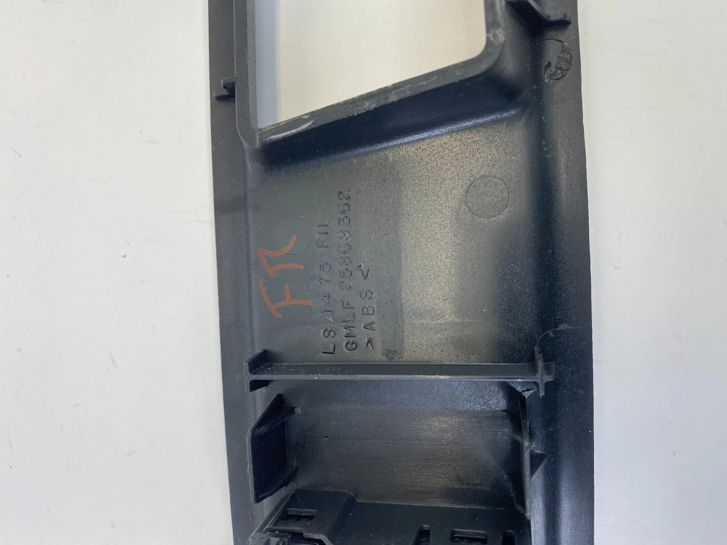 2009-2012 CHEVROLET TRAVERSE FRONT RIGHT PASSENGER WINDOW SWITCH BEZEL TRIM OEM