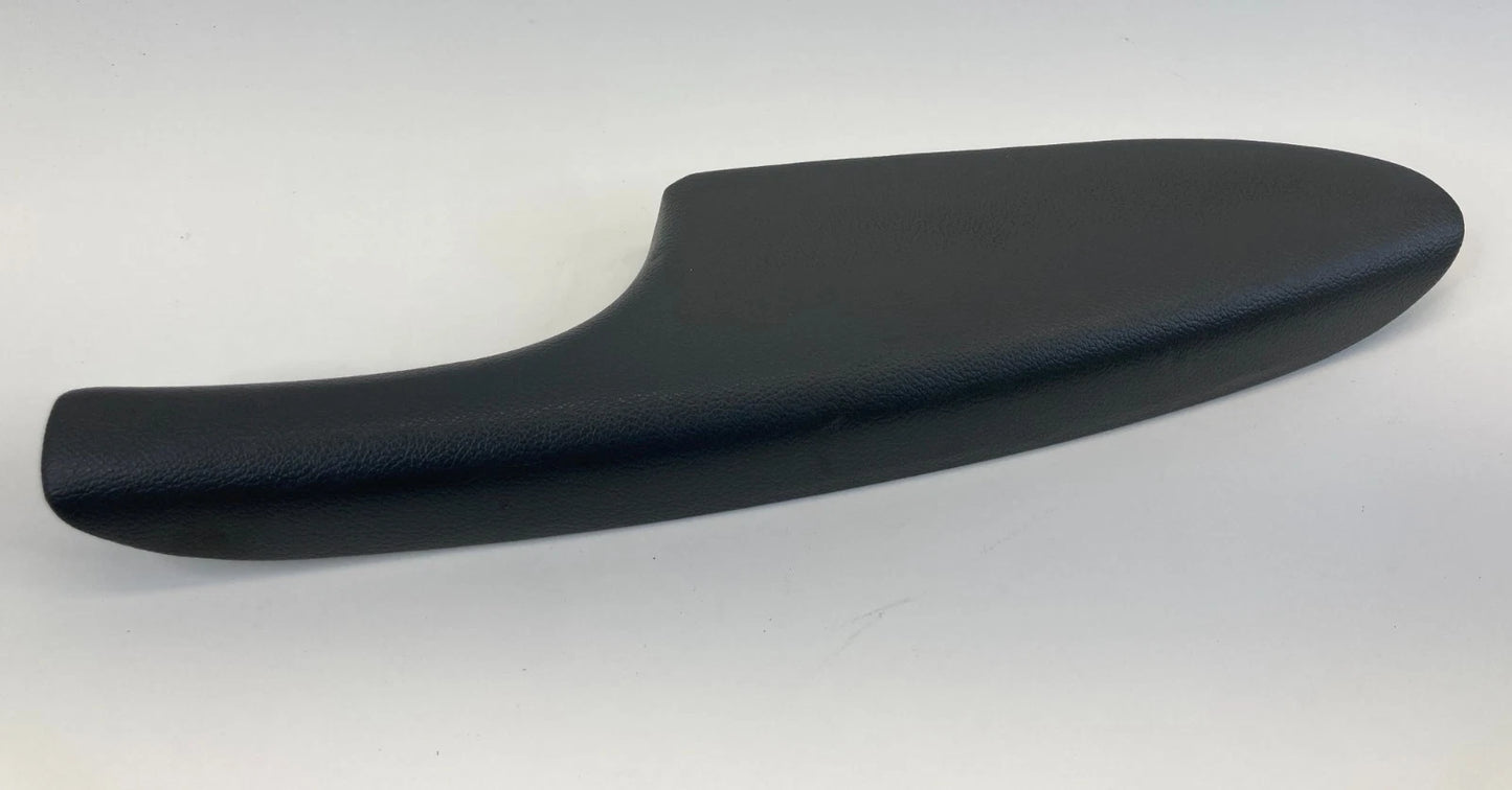 2011-2014 HYUNDAI SONATA FRONT RIGHT SIDE INTERIOR DOOR ARMREST PANEL DARK GRAY