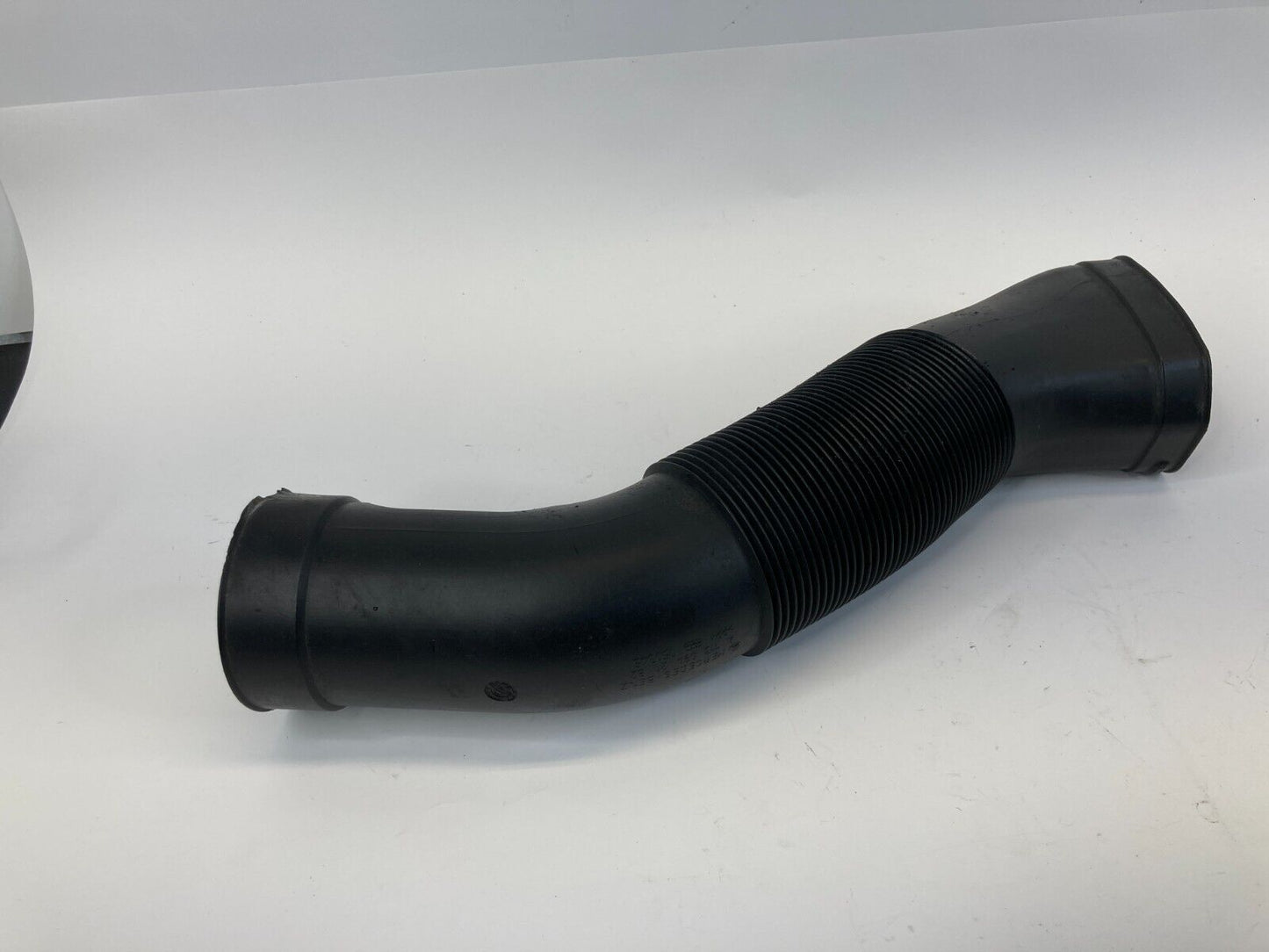 06-11 Mercedes-Benz CLS500 5.0L Right Air Intake Duct Tube Pipe Hose A1130942182