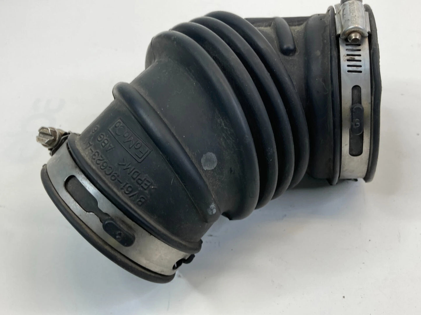 12 13 14 15 16 17 18 FORD FOCUS SDN 2.0L AIR INTAKE HOSE TUBE DUCT BV61-9C623-AC
