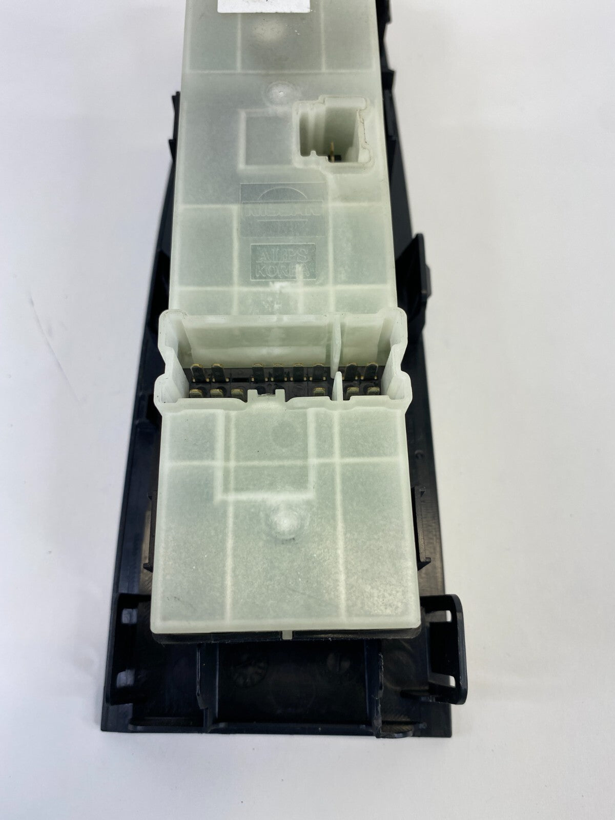 2007-2013 Nissan Altima Front Left Driver Master Door Window Switch 25401-JA01A