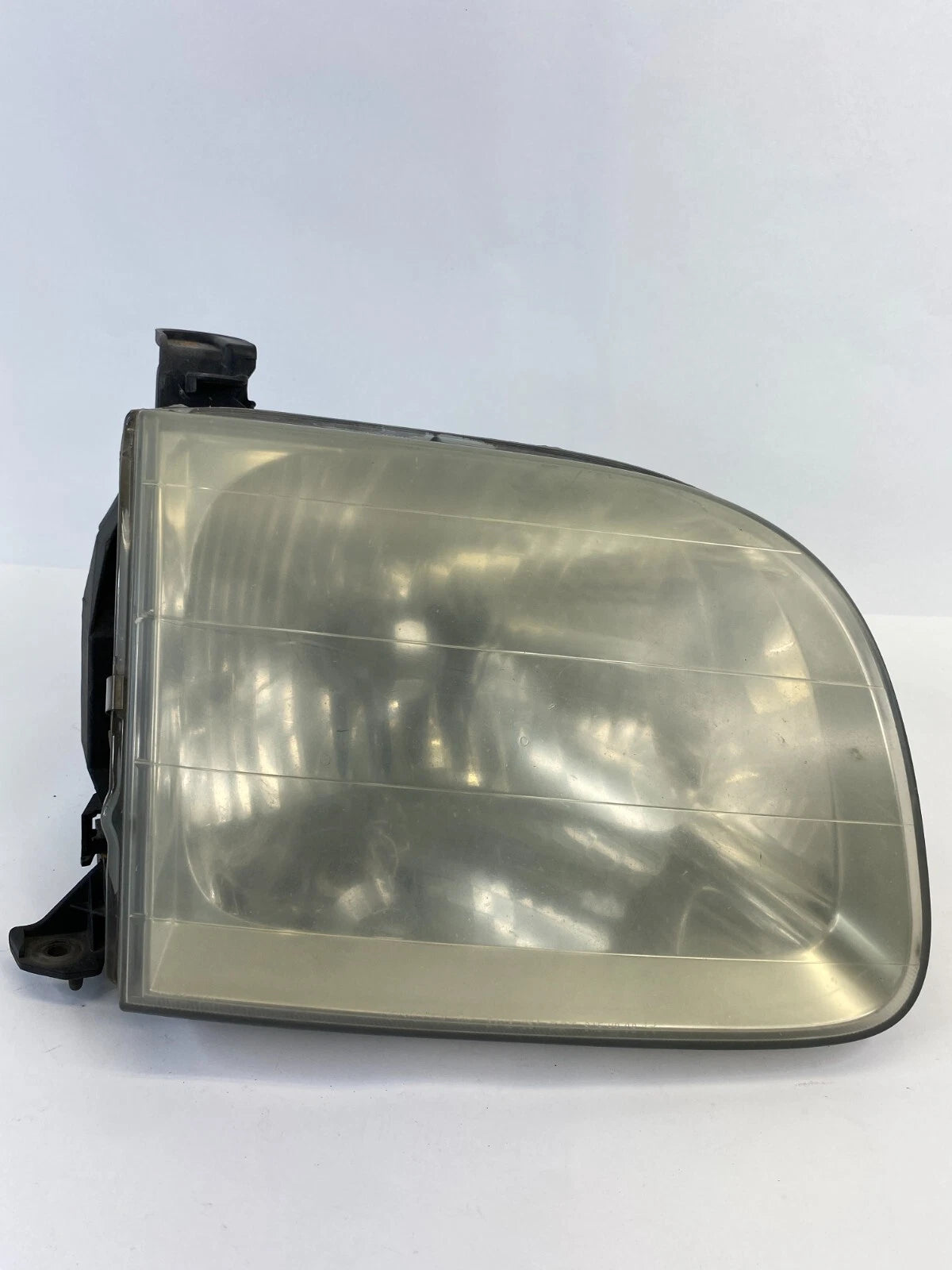 2001-2004 TOYOTA SEQUOIA FRONT RIGHT PASSENGER HEADLIGHT HEADLAMP LAMP OEM