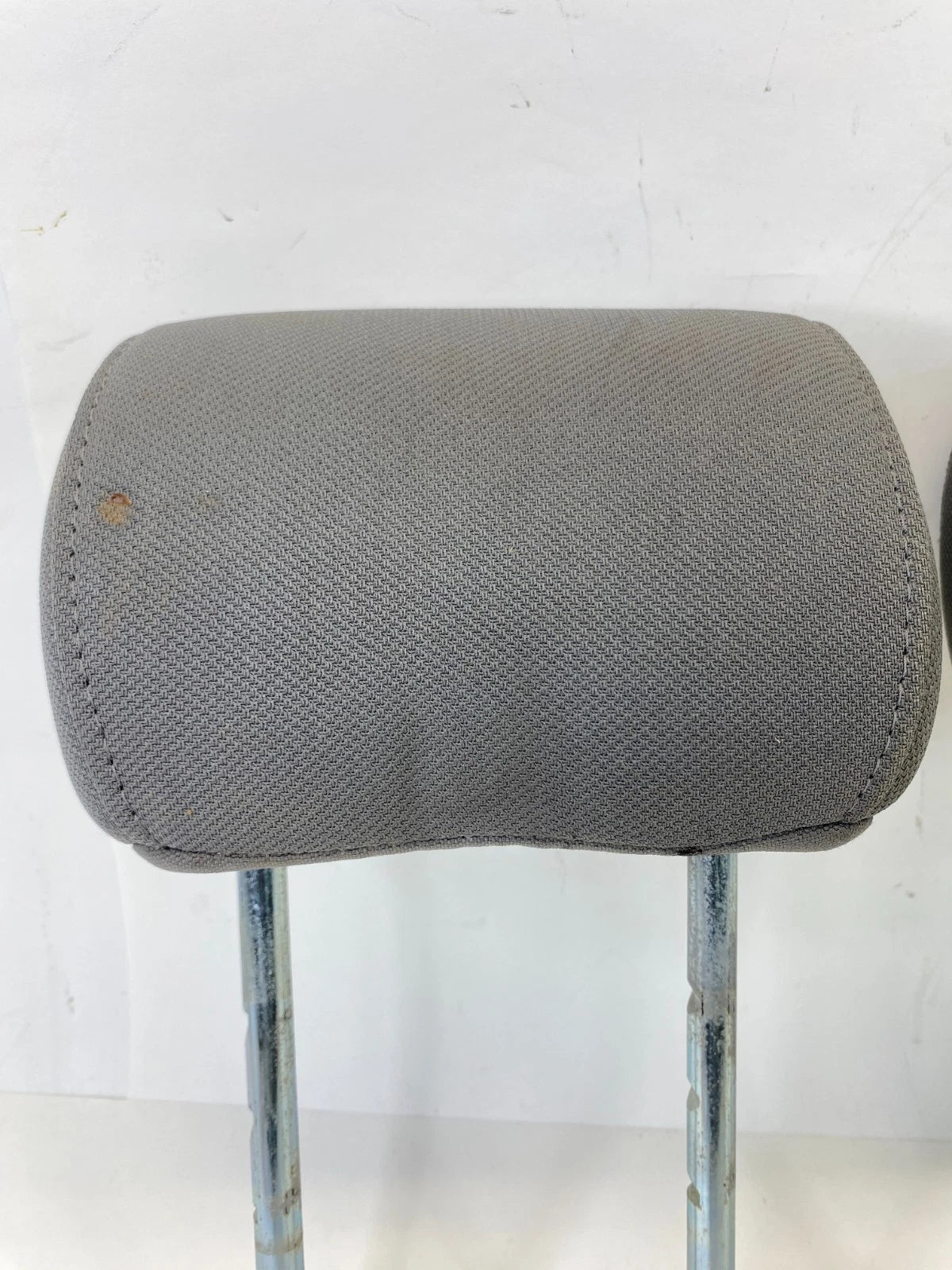 04 05 FORD F-150 REAR CLOTH LEFT & RIGHT SEAT HEADREST HEAD REST SET FLINT OEM