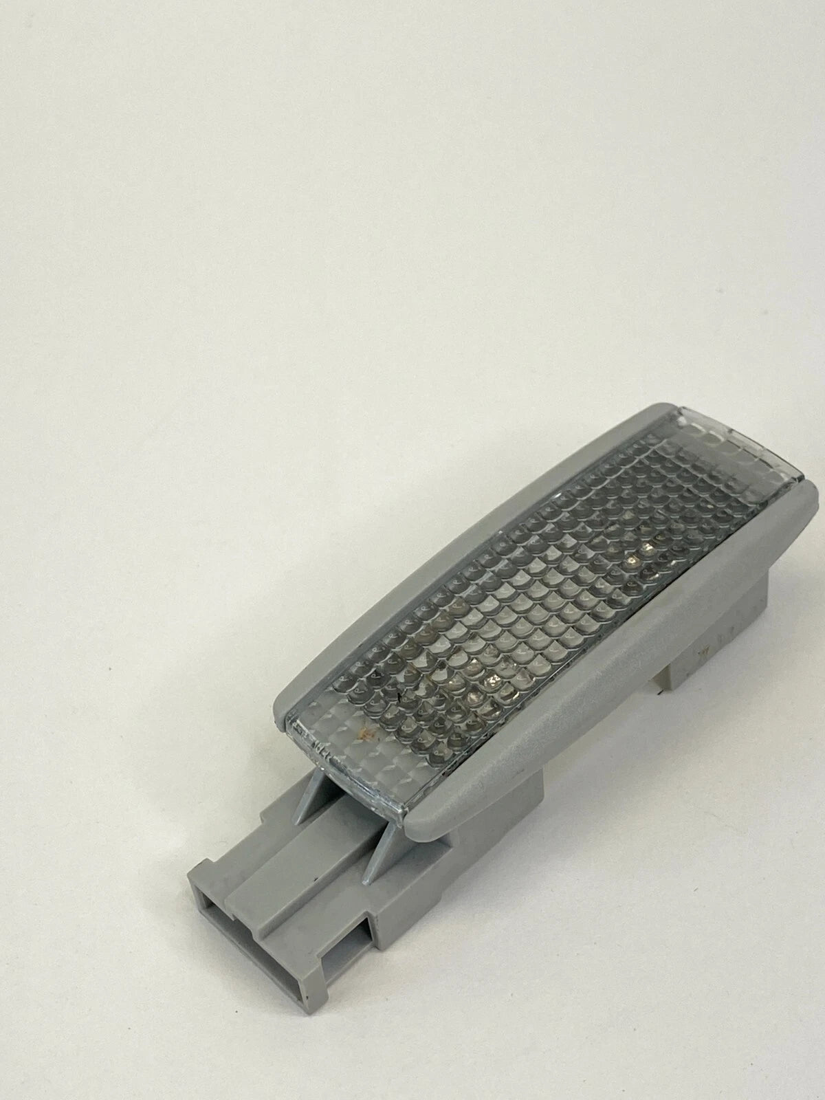 1998-2005 VOLKSWAGEN PASSAT RIGHT SUNVISOR LAMP SUN VISOR VANITY LIGHT 3B0947113
