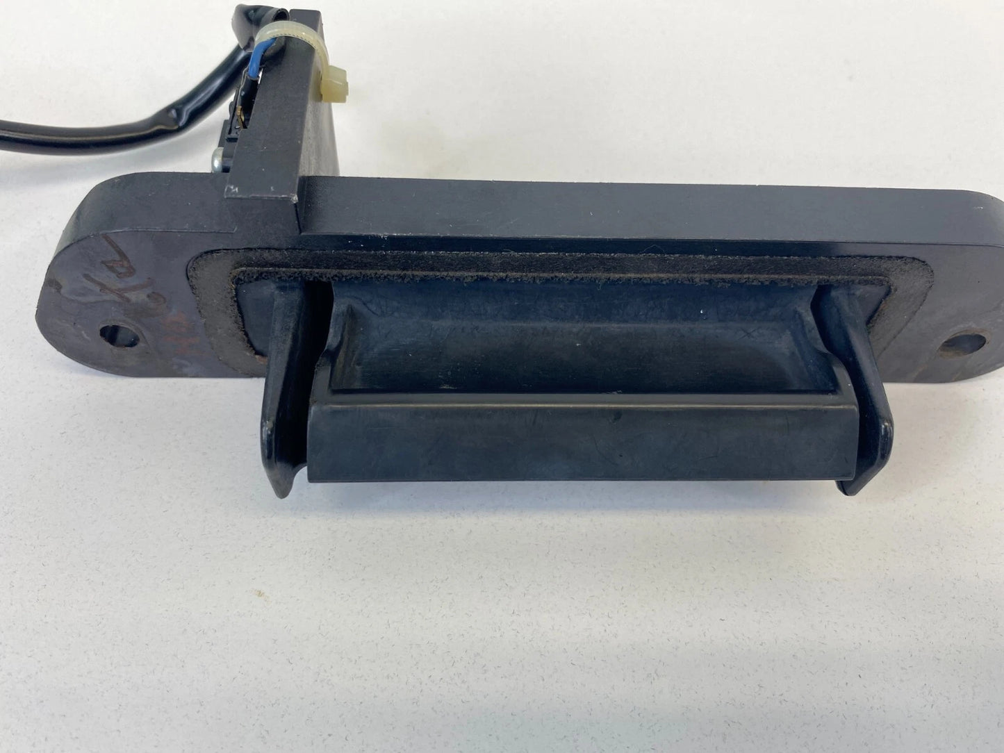 2008 2009 2010 MITSUBISHI OUTLANDER REAR LIFTGATE TAILGATE TRUNK HANDLE OEM
