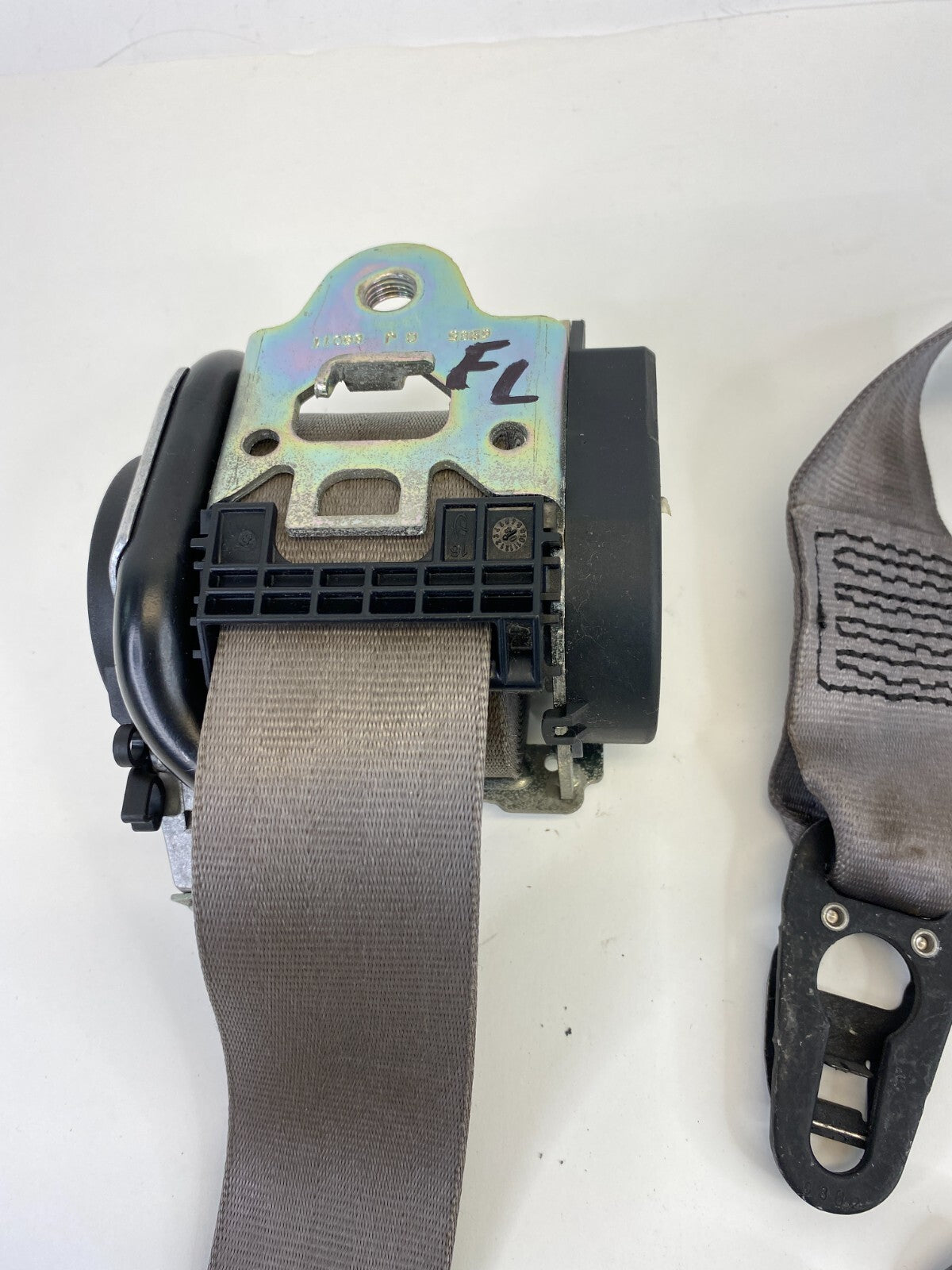 2002-2008 Audi A4 Quattro Front Left Driver Side Seat Belt Retractor E1040335