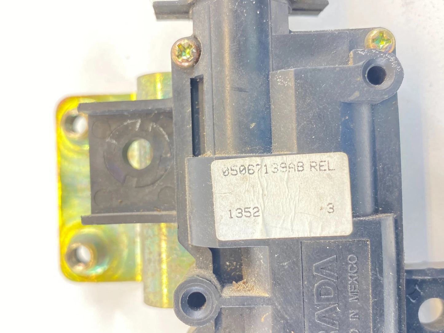 2001-2003 CHRYSLER PT CRUISER REAR LEFT DOOR LOCK MOTOR ACTUATOR 05067139AB OEM