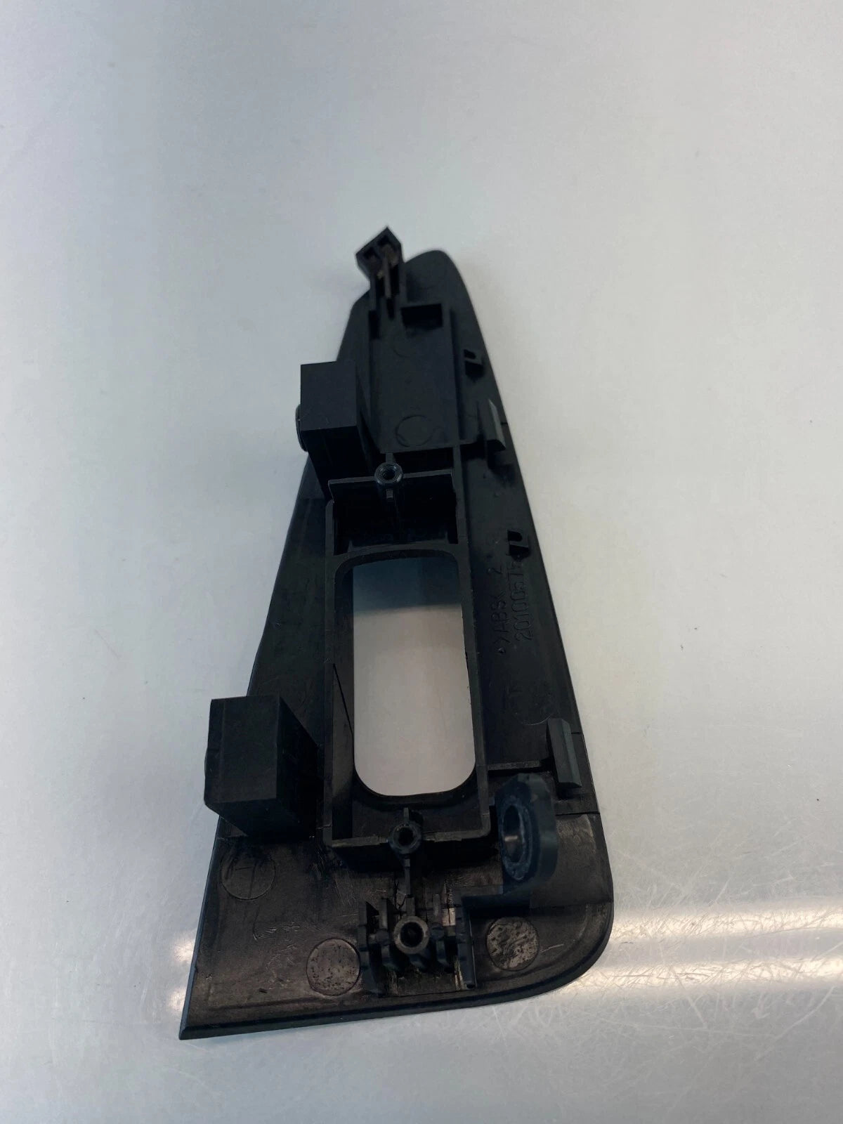 2010-2013 KIA FORTE REAR RIGHT SIDE DOOR WINDOW SWITCH TRIM BEZEL 201005754 OEM