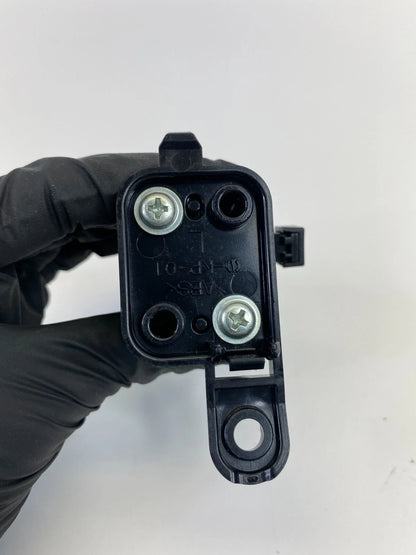 2010 2011 10 11 TOYOTA PRIUS GLOVE BOX COMPARTMENT LATCH LOCK RELEASE BUTTON OEM