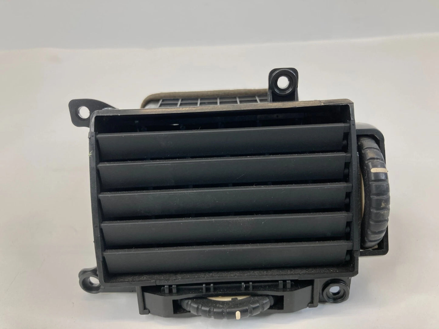 2004-2006 KIA SPECTRA DASH CENTER RIGHT SIDE PANEL A/C HEAT VENT LD-84-890A OEM