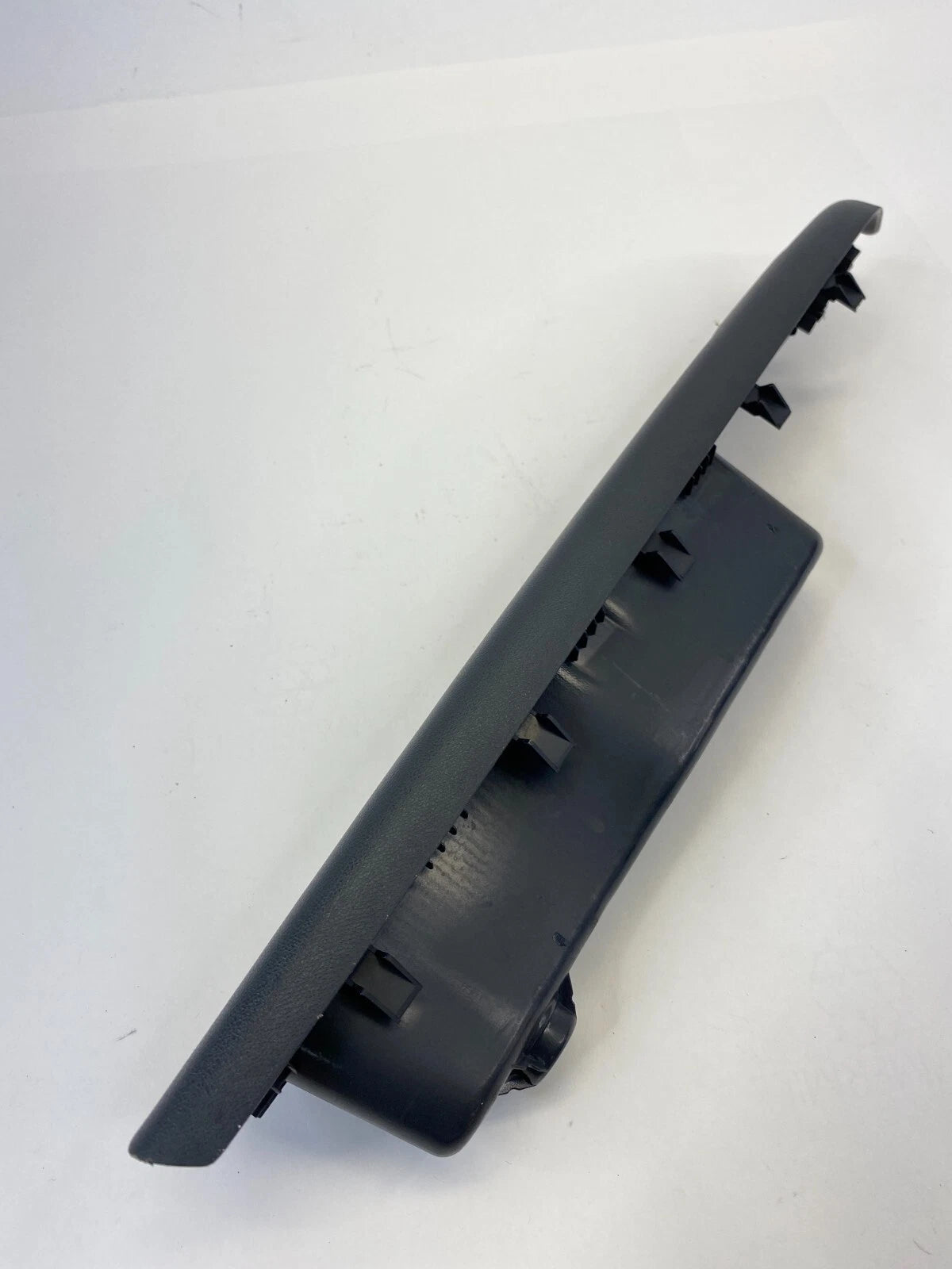 2006 2007 HYUNDAI ACCENT SEDAN REAR LEFT DOOR WINDOW SWITCH BEZEL 83710-1E010
