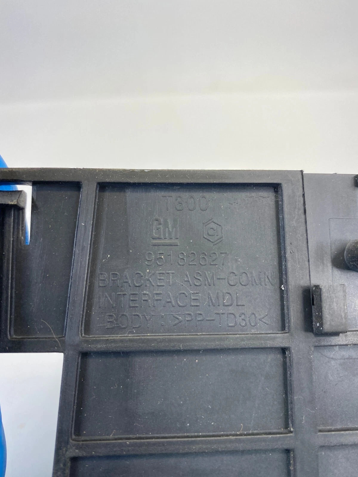 2012 2013 CHEVROLET SONIC COMMUNICATION INTERFACE MODULE W/ BRACKET 22903686