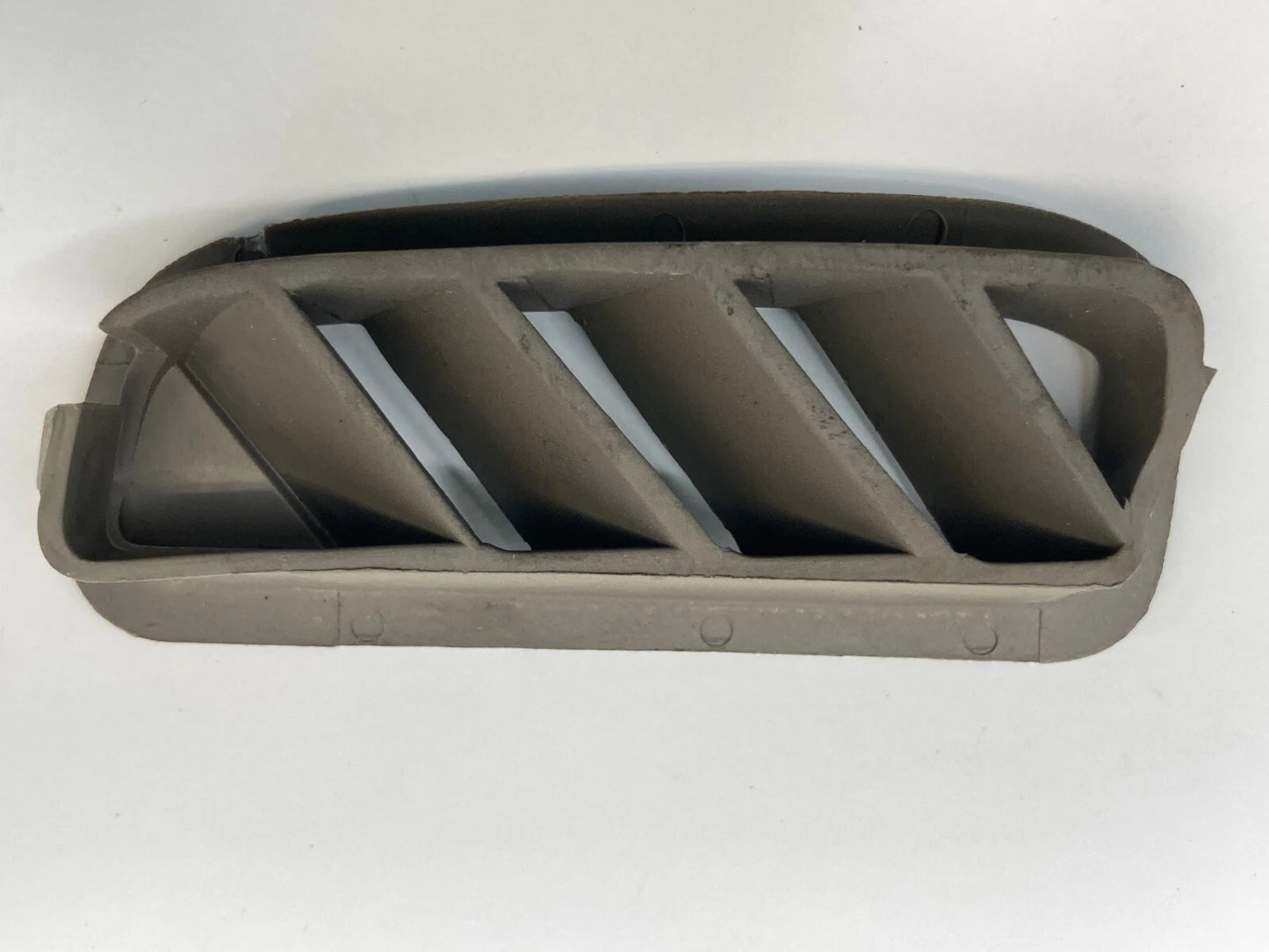 2000-2005 CADILLAC DEVILLE FRONT LEFT SIDE DOOR UPPER DEFROSTER GRILL NOZZLE