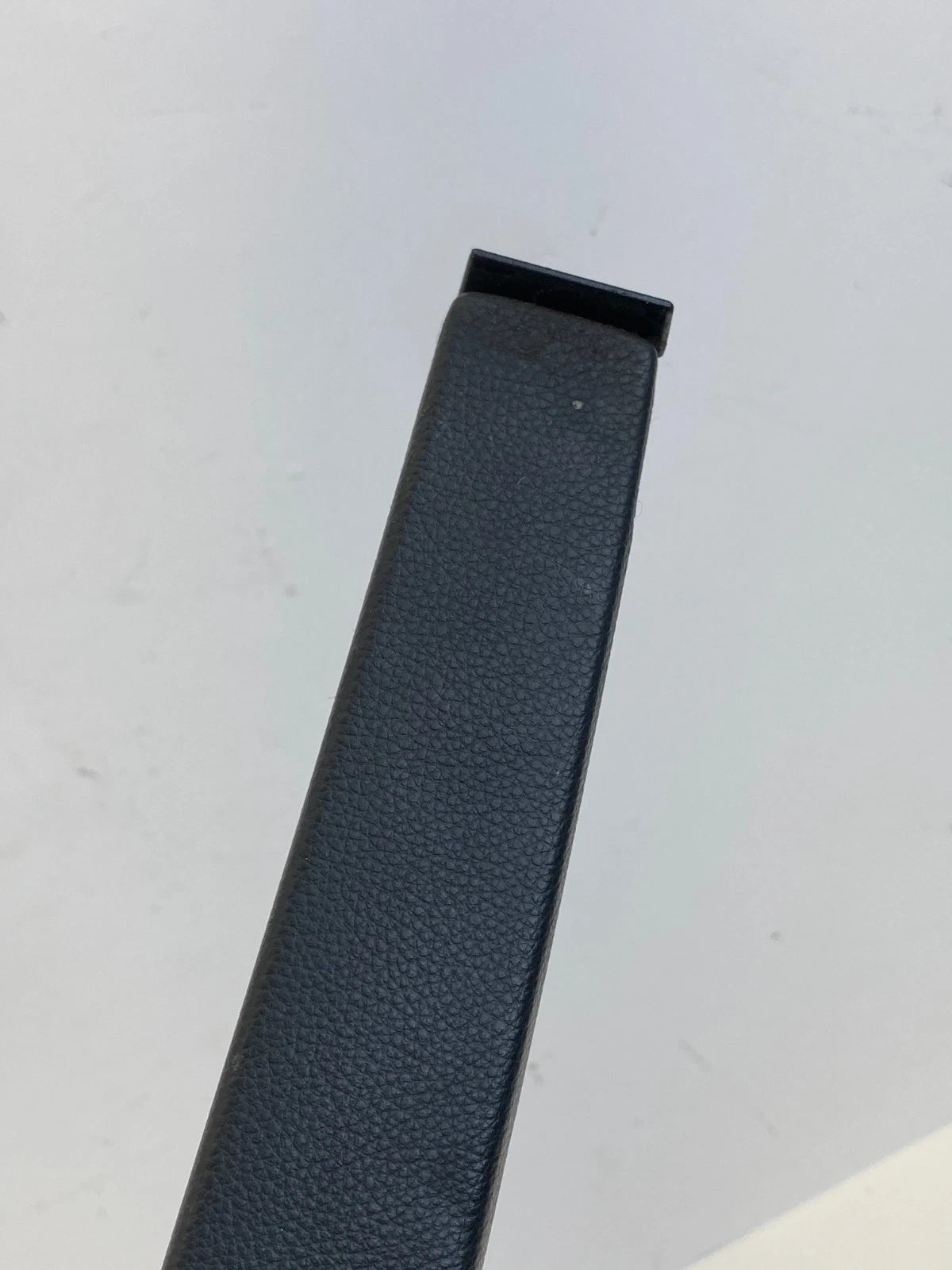 2006 2007 BMW 530XI CENTER CONSOLE ARMREST UPPER STRIP MOLDING TRIM 7034092