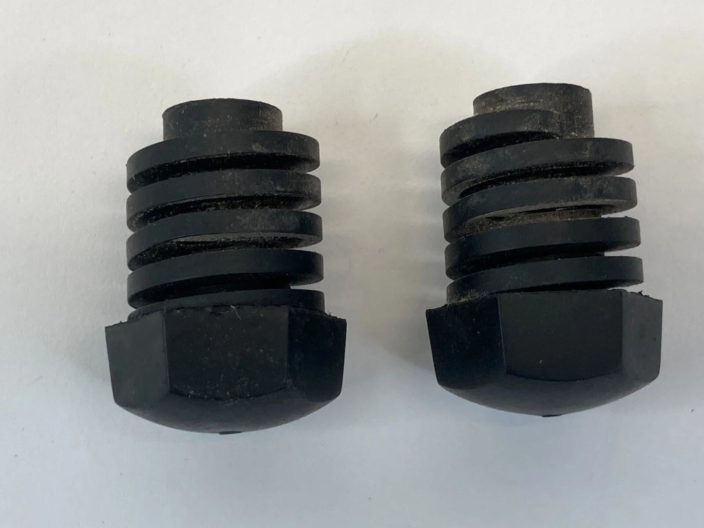 2006-2011 BUICK LUCERNE SEDAN FRONT HOOD RUBBER CUSHION BUFFER STOPPER BUMPER