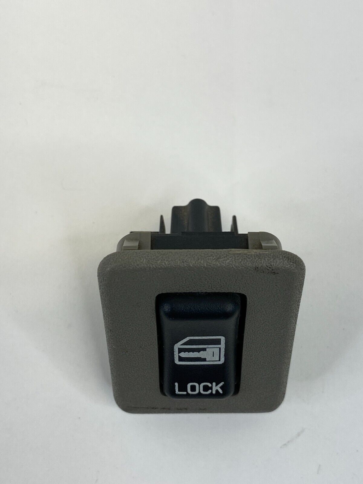 2000 GMC Yukon / XL 1500 / 2500 Rear Body Door And End Gate Lock Switch 15732132