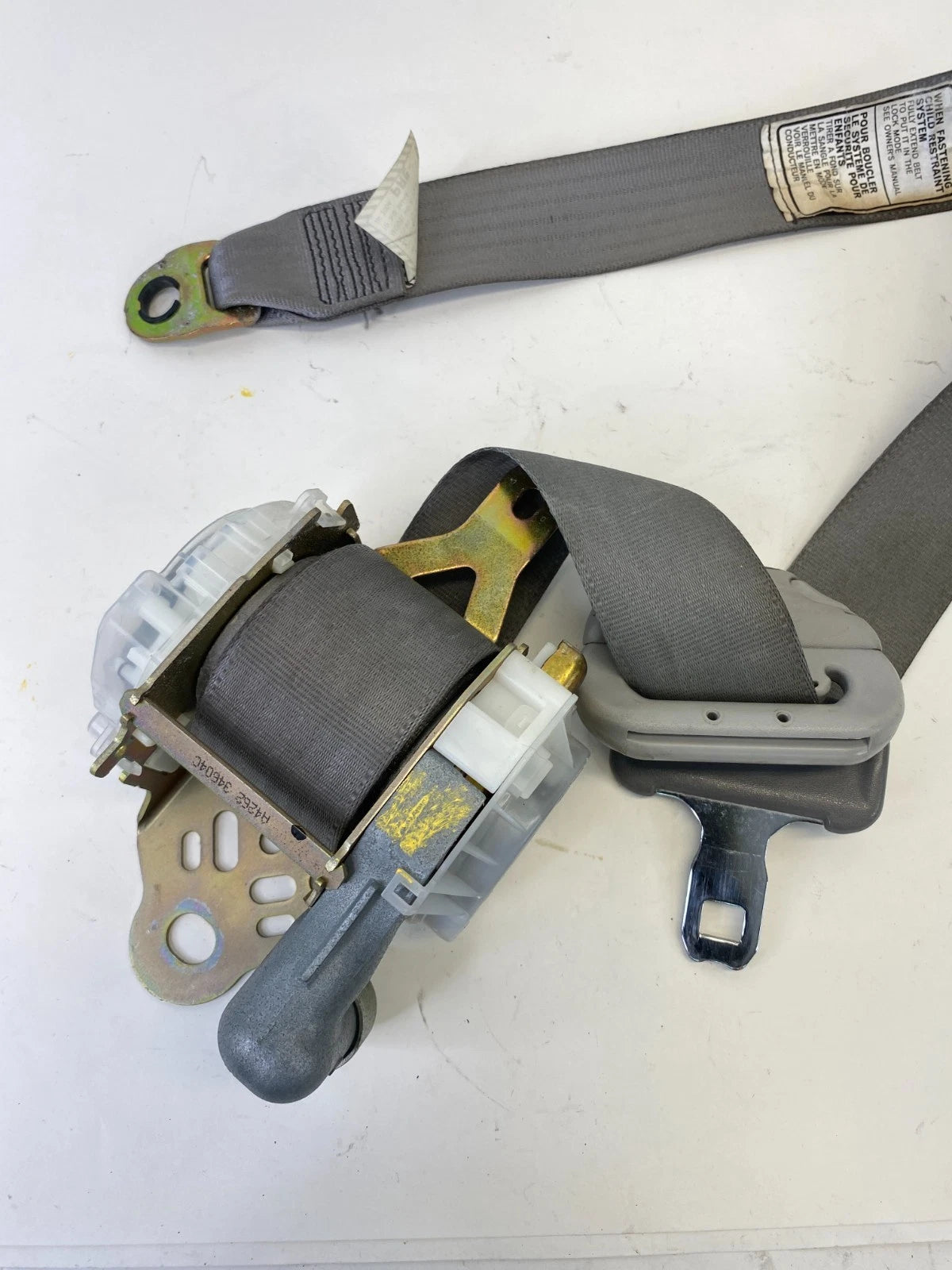 2004-2008 TOYOTA COROLLA FRONT RIGHT PASSENGER SIDE SEAT BELT RETRACTOR GRAY OEM