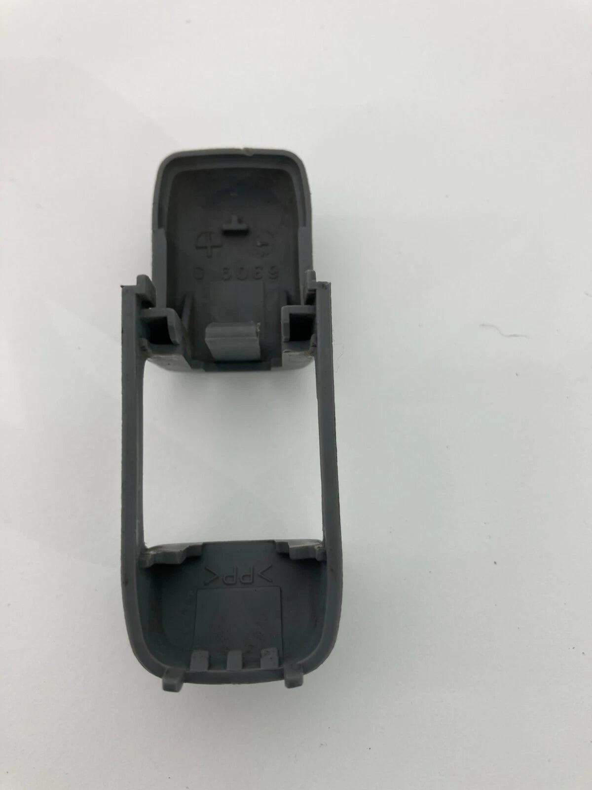 03 04 05 06 KIA SORENTO SEAT BELT UPPER SLIDE HANDLE BOLT TRIM COVER OEM