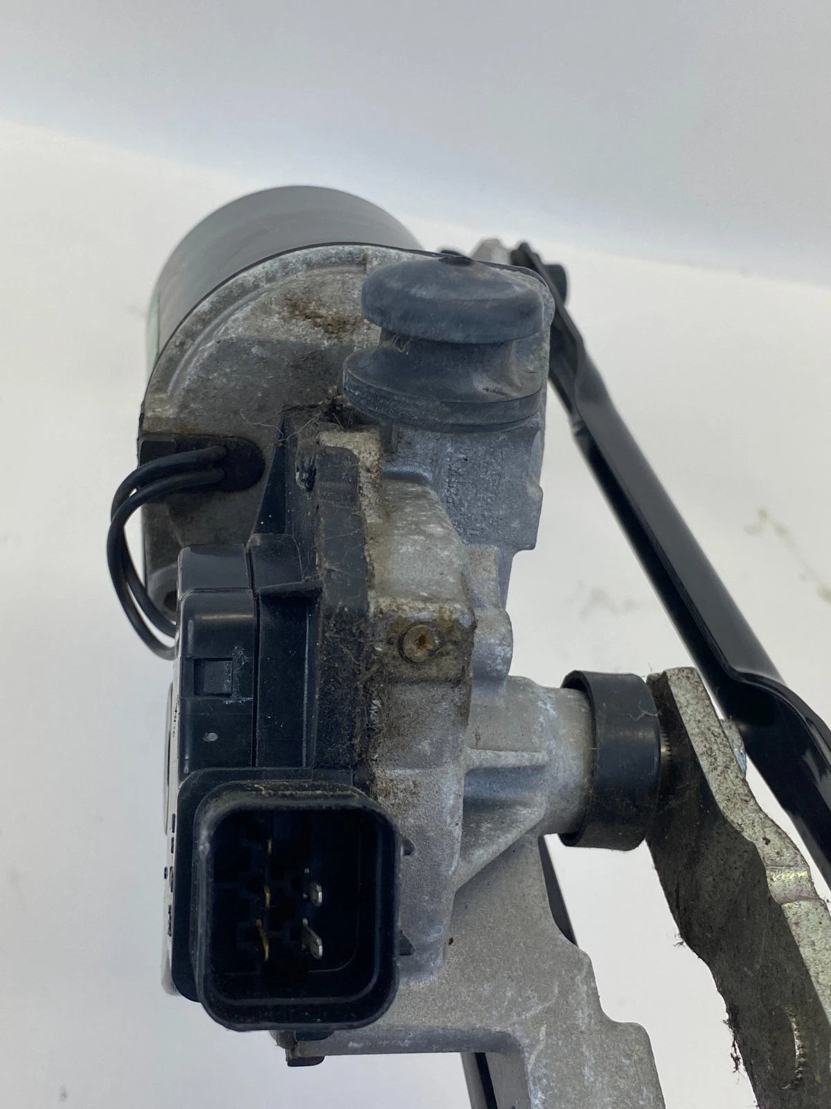 2010-2013 KIA FORTE WIPER MOTOR & TRANSMISSION LINKAGE FRONT UNIT 98110-1M00 OEM