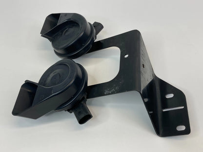 05-11 AUDI A6 QUATTRO HIGH & LOW TONE NOTE SIGNAL HORN W BRACKET E9024148 OEM