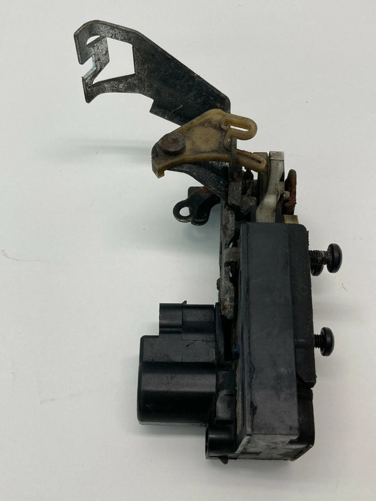 2004-2007 FORD FREESTAR MERCURY MONTEREY REAR LIFT GATE DOOR LATCH LOCK OEM