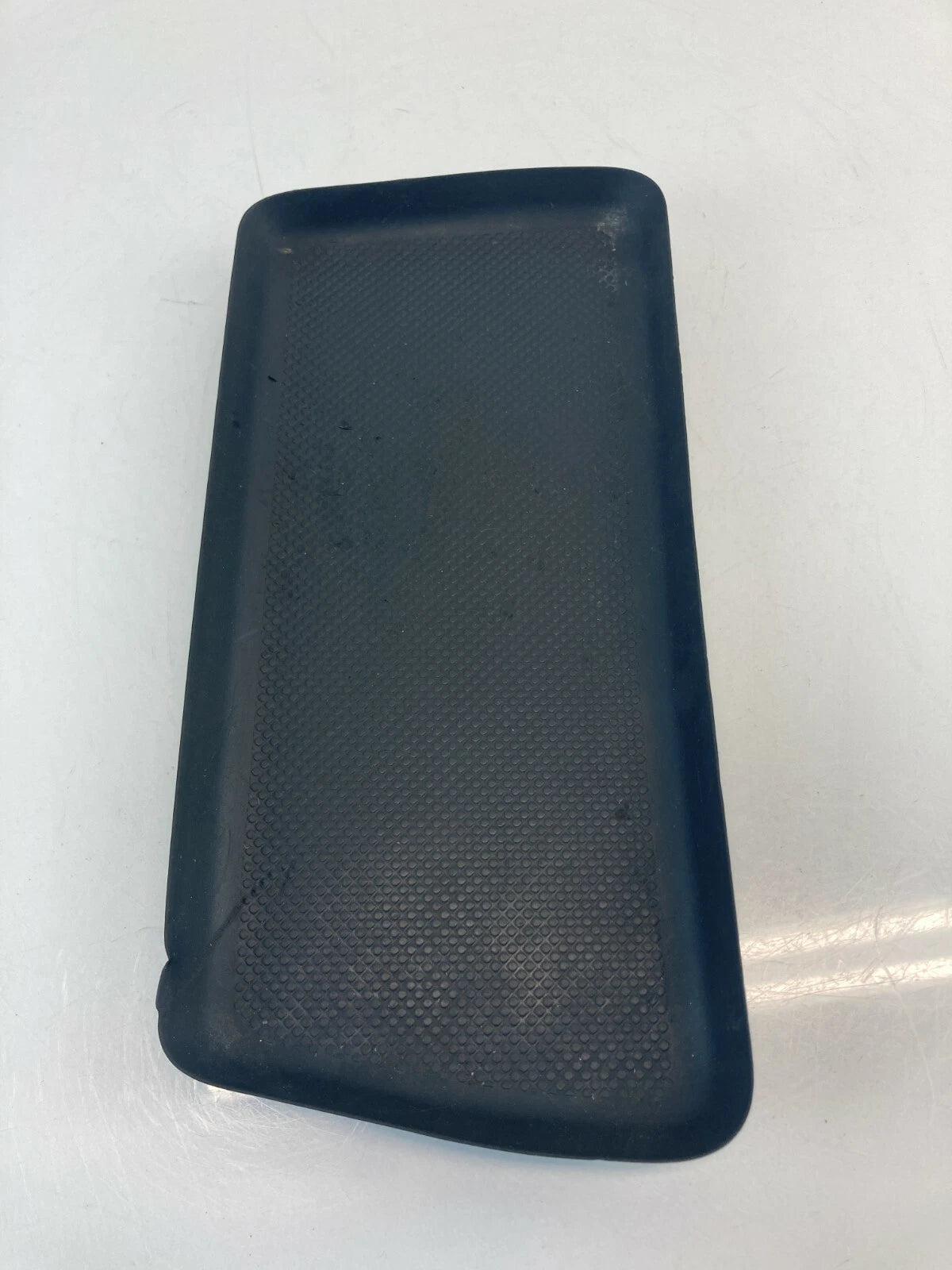 2011 2012 2013 KIA SORENTO REAR CENTER CONSOLE TRAY INSERT MAT RUBBER OEM