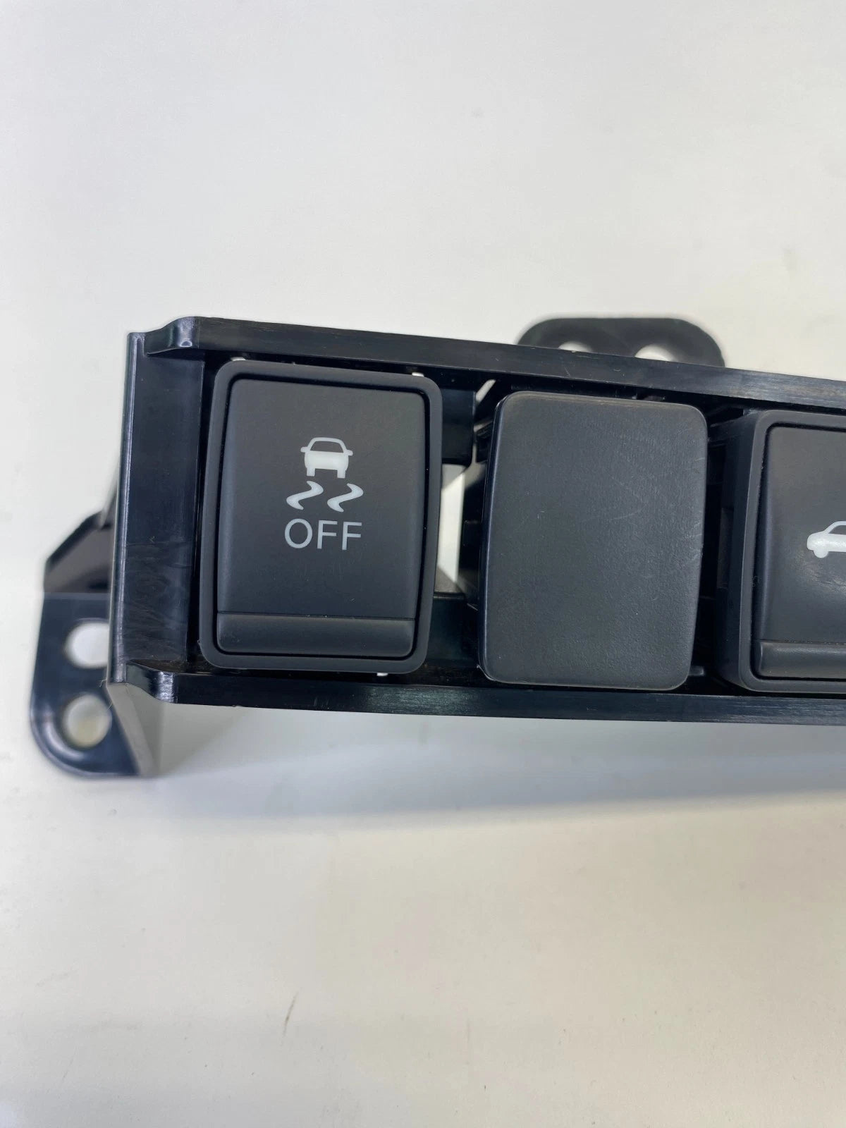 13-20 NISSAN PATHFINDER SWITCH PANEL POWER DOOR AND TRACTION W/TRUNK LIFGATE OEM