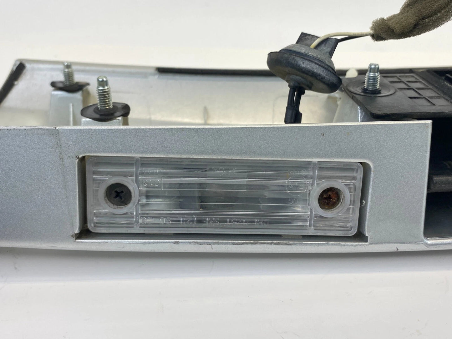 14 15 CHEVROLET SPAR REAR LIFTGATE LICENSE MOLDING W/ HANDLE & LAMP 95956287 OEM