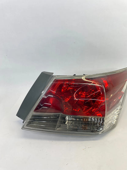 2008-2012 HONDA ACCORD SEDAN RIGHT PASSENGER TAIL LIGHT TAILLIGHT TAIL LAMP OEM