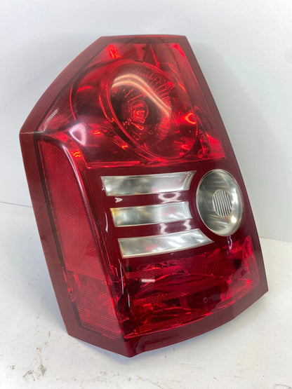 2008-2010 CHRYSLER 300 REAR LEFT DRIVER TAILLIGHT TAIL LAMP ASSY CS286-B000L OEM
