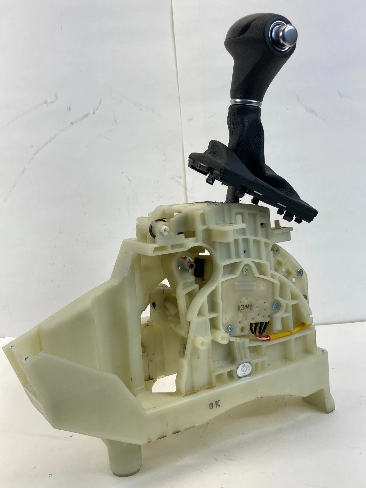 2016-2020 KIA SORENTO AUTOMATIC TRANSMISSION FLOOR GEAR SHIFT LEVER 46700-C5XXX