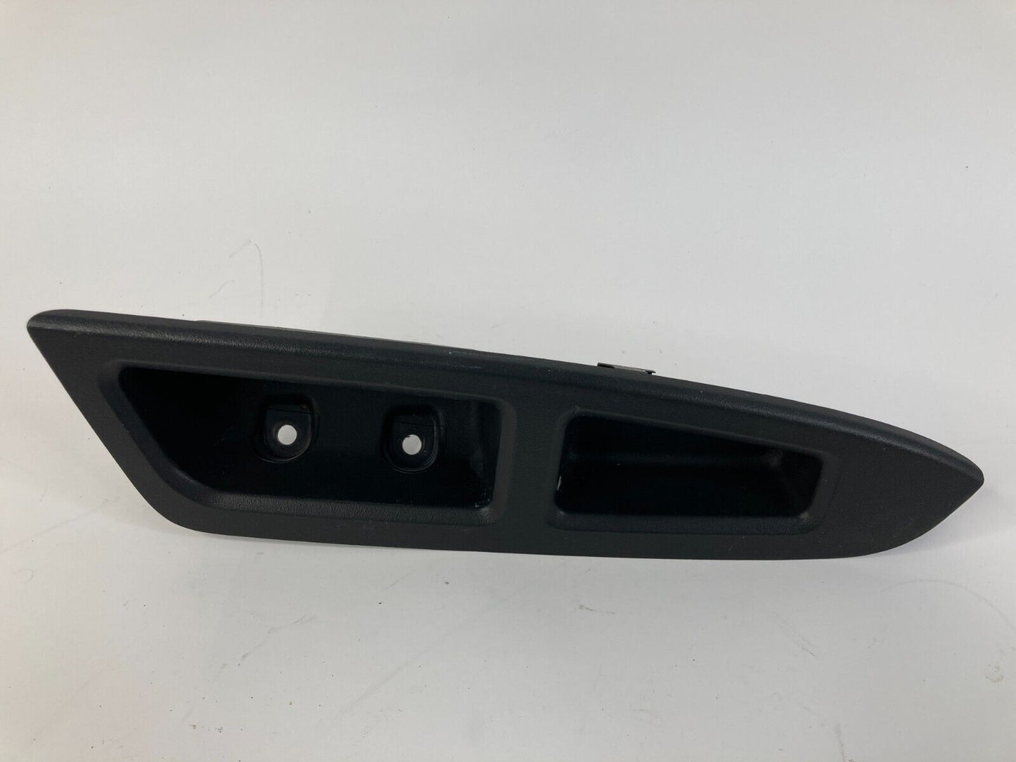 2006-2013 Chevy Impala Rear Right Side Door Pull Handle Cover Bezel 1799354