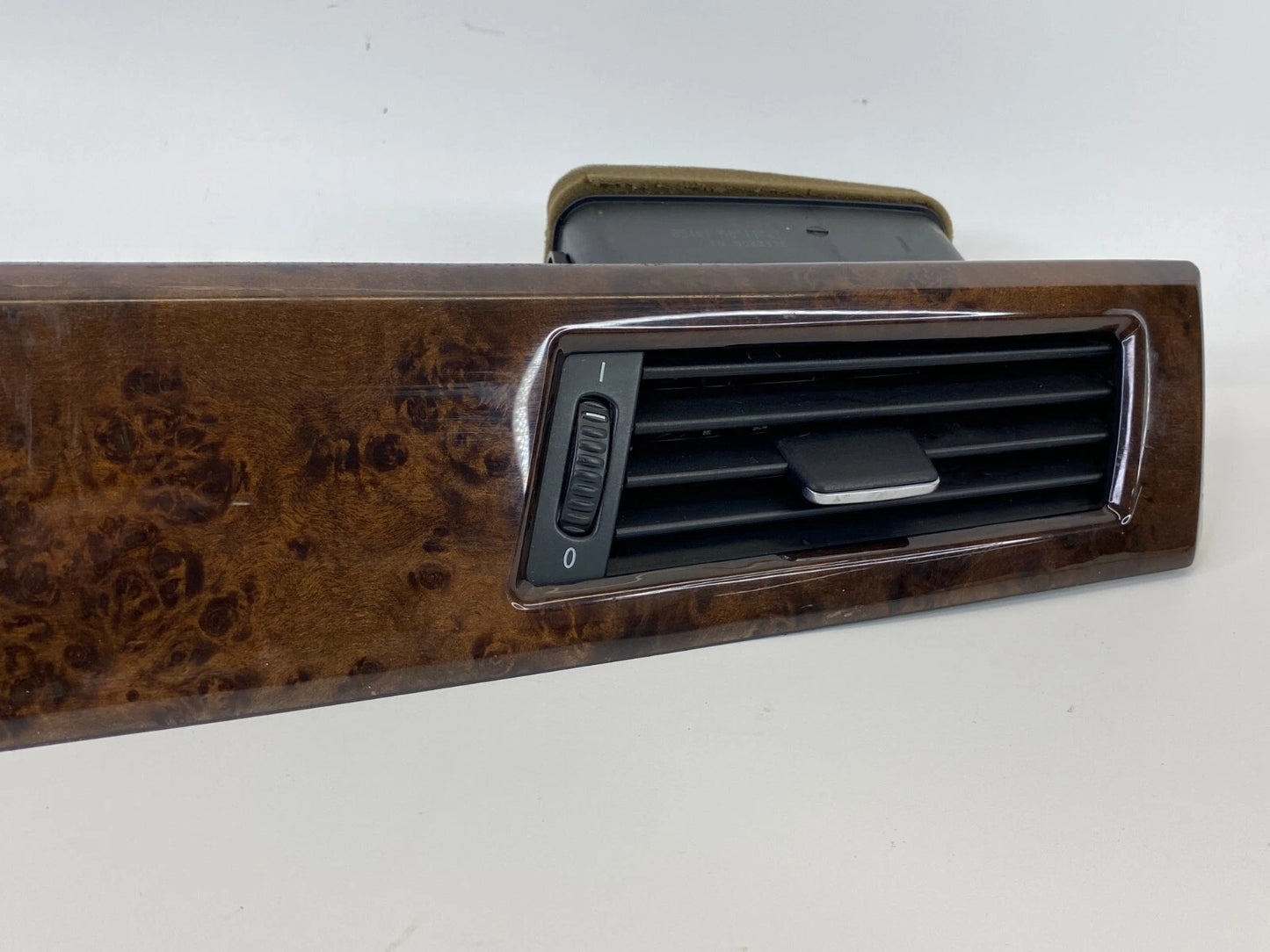 09 10 BMW 535i XDRIVE 08-10 535i CENTER DASH TRIM MOLDING BEZEL W/ AIR VENT OEM