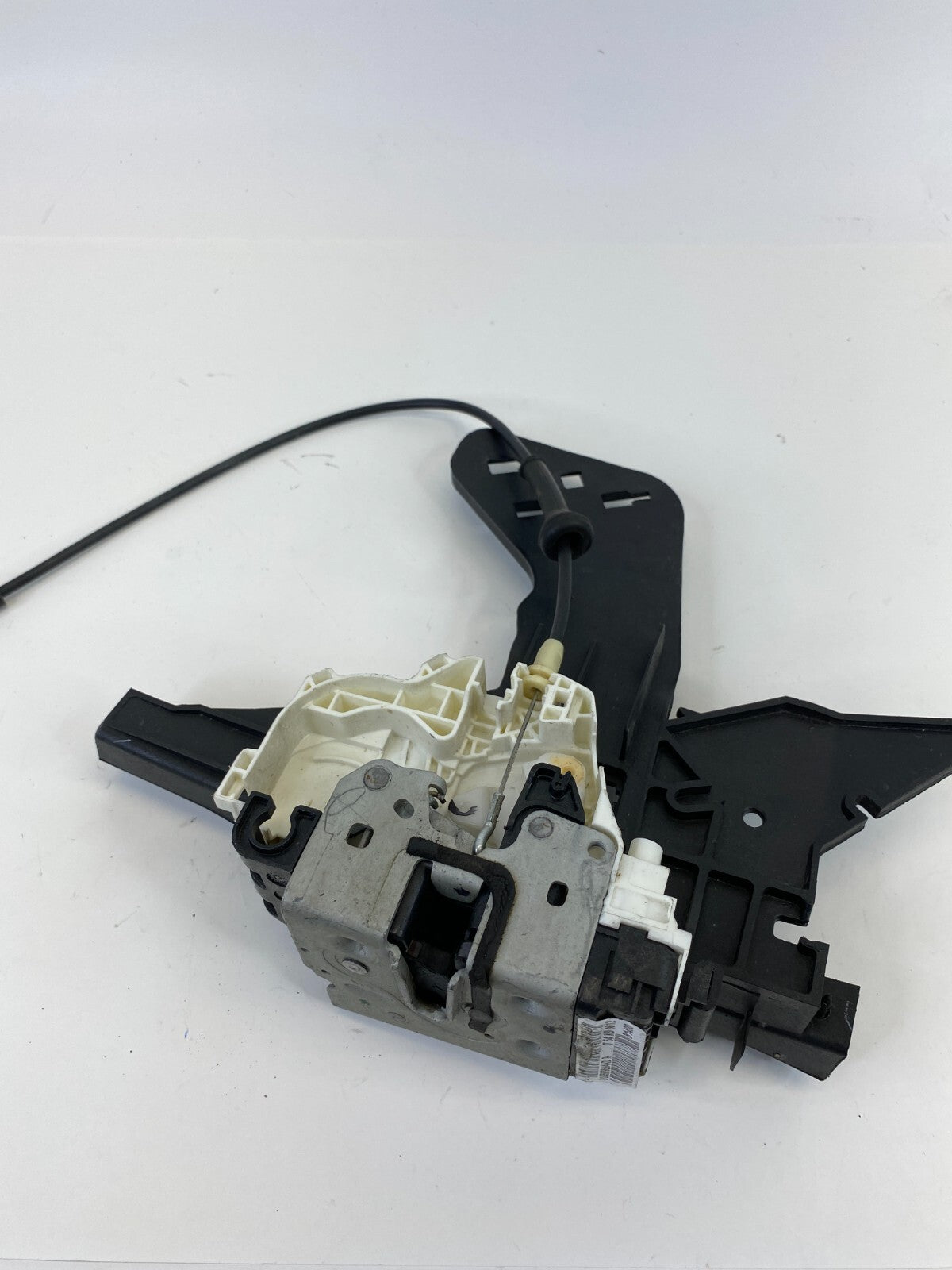 2011-2016 Chrysler Town & Country Front Right Door Lock Latch Actuator 04589694A