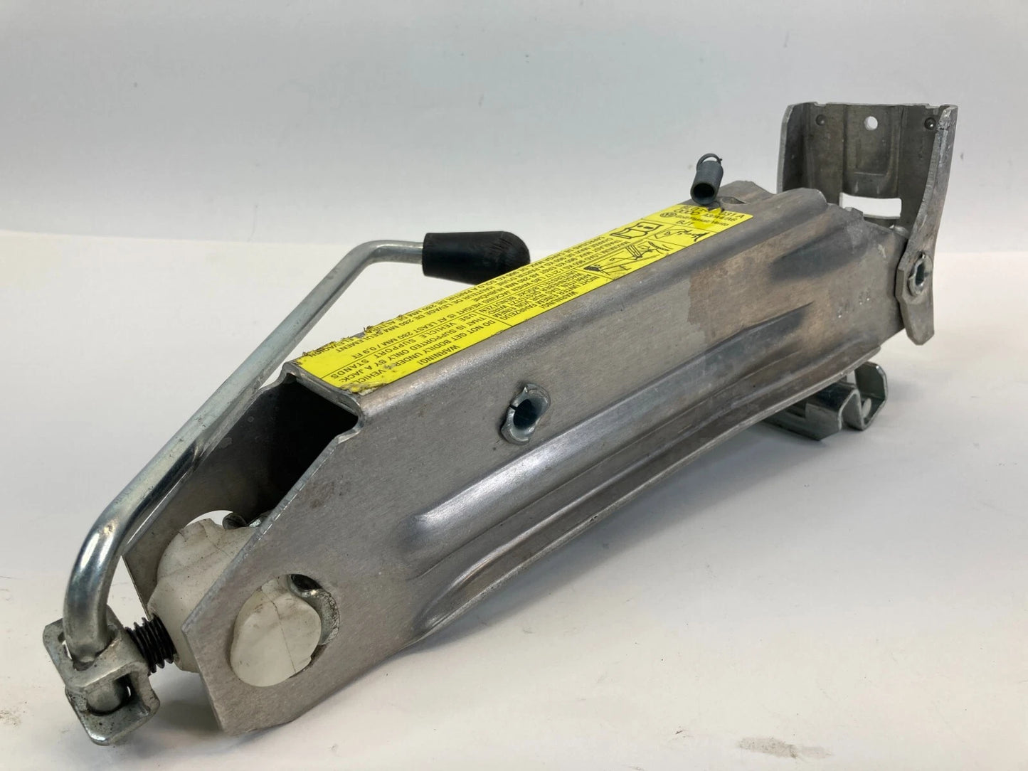 2001-2005 VW VOLKSWAGEN PASSAT EMERGENCY SPARE TIRE KIT JACK TOOL LUG 8L0011031A