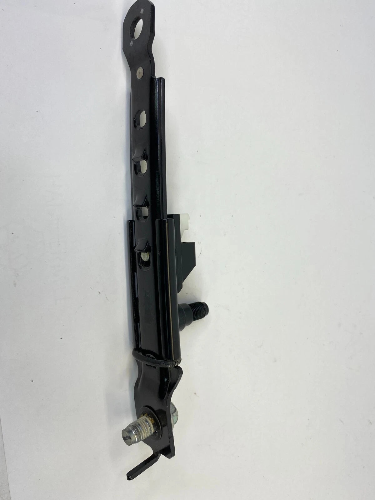 2007-2009 HYUNDAI SANTA FE SEAT BELT HEIGHT ADJUSTER LEFT OR RIGHT SIDE OEM