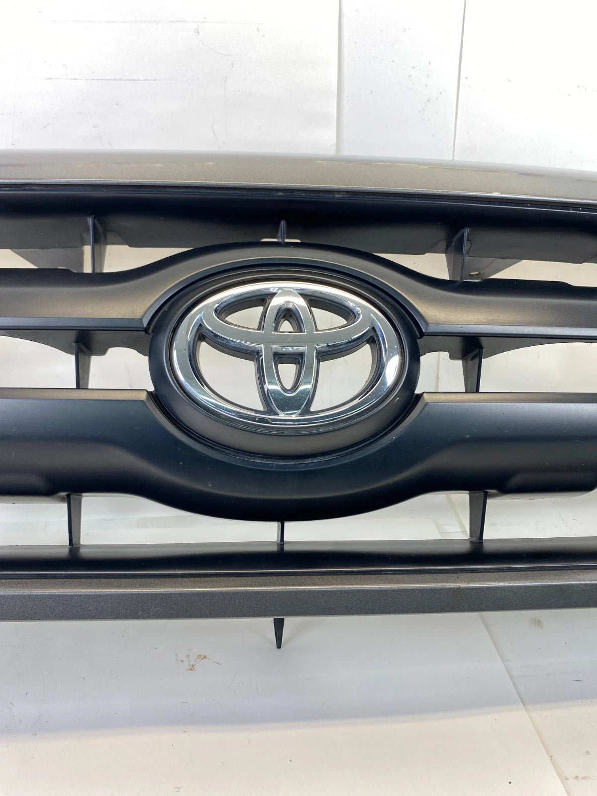2005-2011 TOYOTA TACOMA FRONT BUMPER UPPER GRILLE 53100-04350 OEM