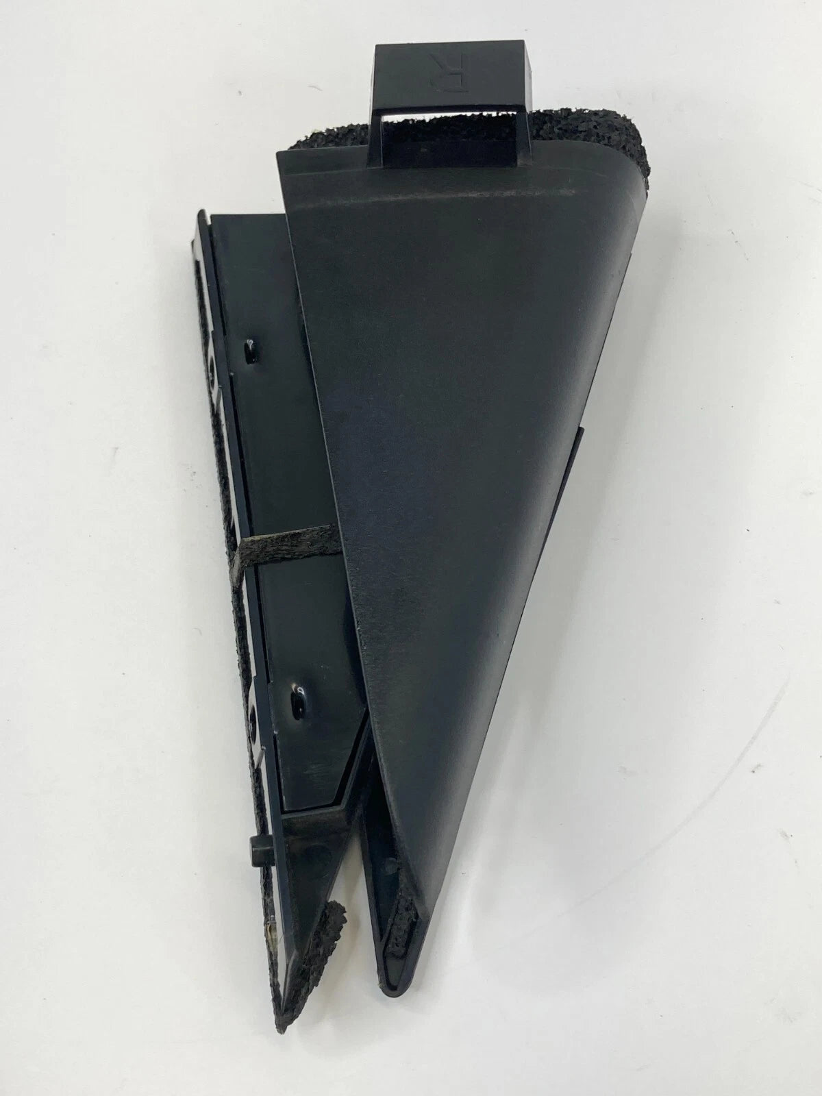 2008-2013 NISSAN ROGUE REAR RIGHT SIDE DOOR CORNER WINDOW GLASS COVER TRIM