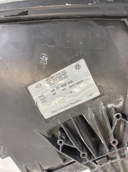 2001-2005 VOLKSWAGEN PASSAT FRONT LEFT DRIVER HEADLIGHT HEAD 3BO-941-015AQ OEM