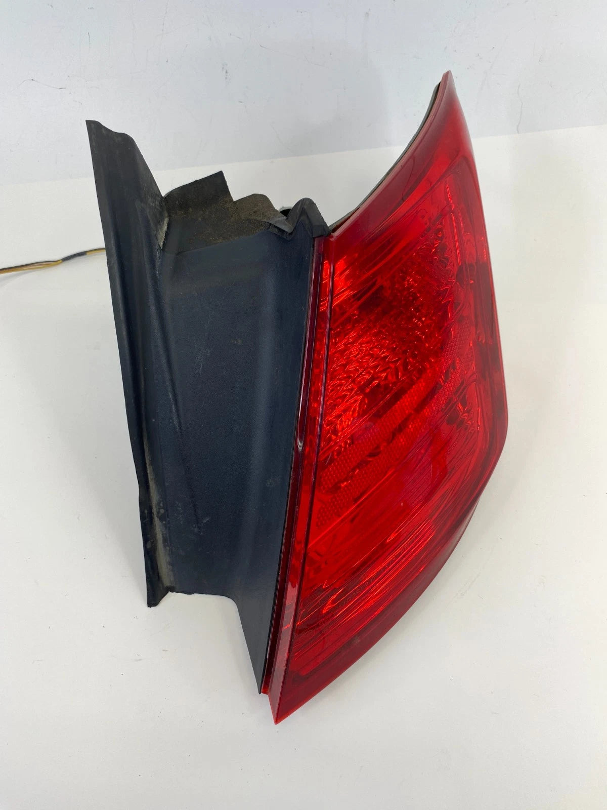 2013-2019 FORD TAURUS INTERCEPTOR SEDAN RIGHT SIDE OUTER TAILLIGHT LAMP ASSY OEM