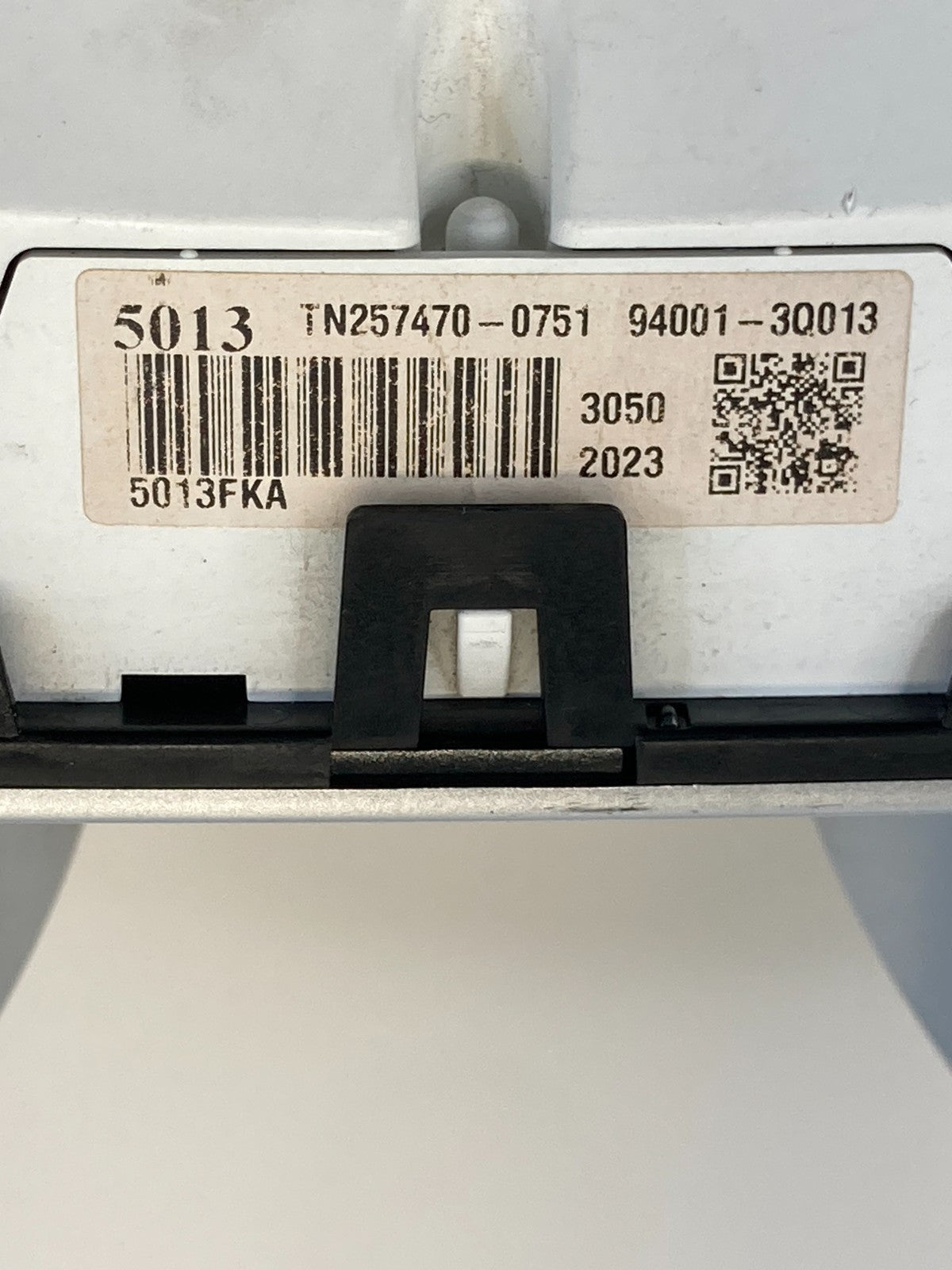 2011 Hyundai Sonata 2.4 AT Speedometer Instrument Cluster UNK 94001-3Q013 OEM