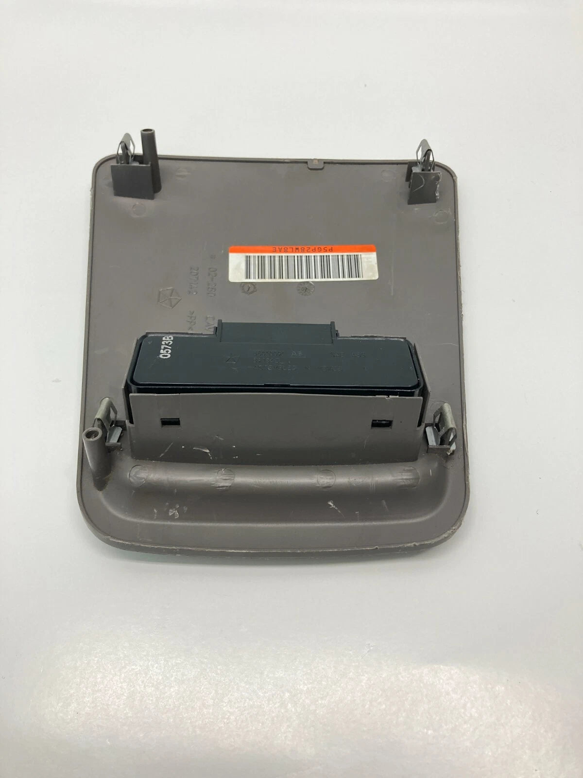 02-07 JEEP LIBERTY REAR CENTER CONSOLE POWER WINDOW SWITCH W/ BEZEL 5GP28WL8AE