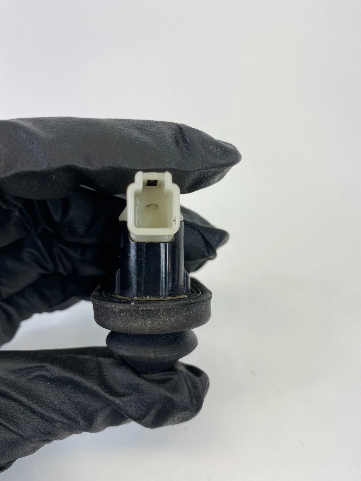 2001-2008 TOYOTA RAV4 FRONT RIGHT PASSENGER SIDE DOOR LIGHT AJAR JAMB SWITCH