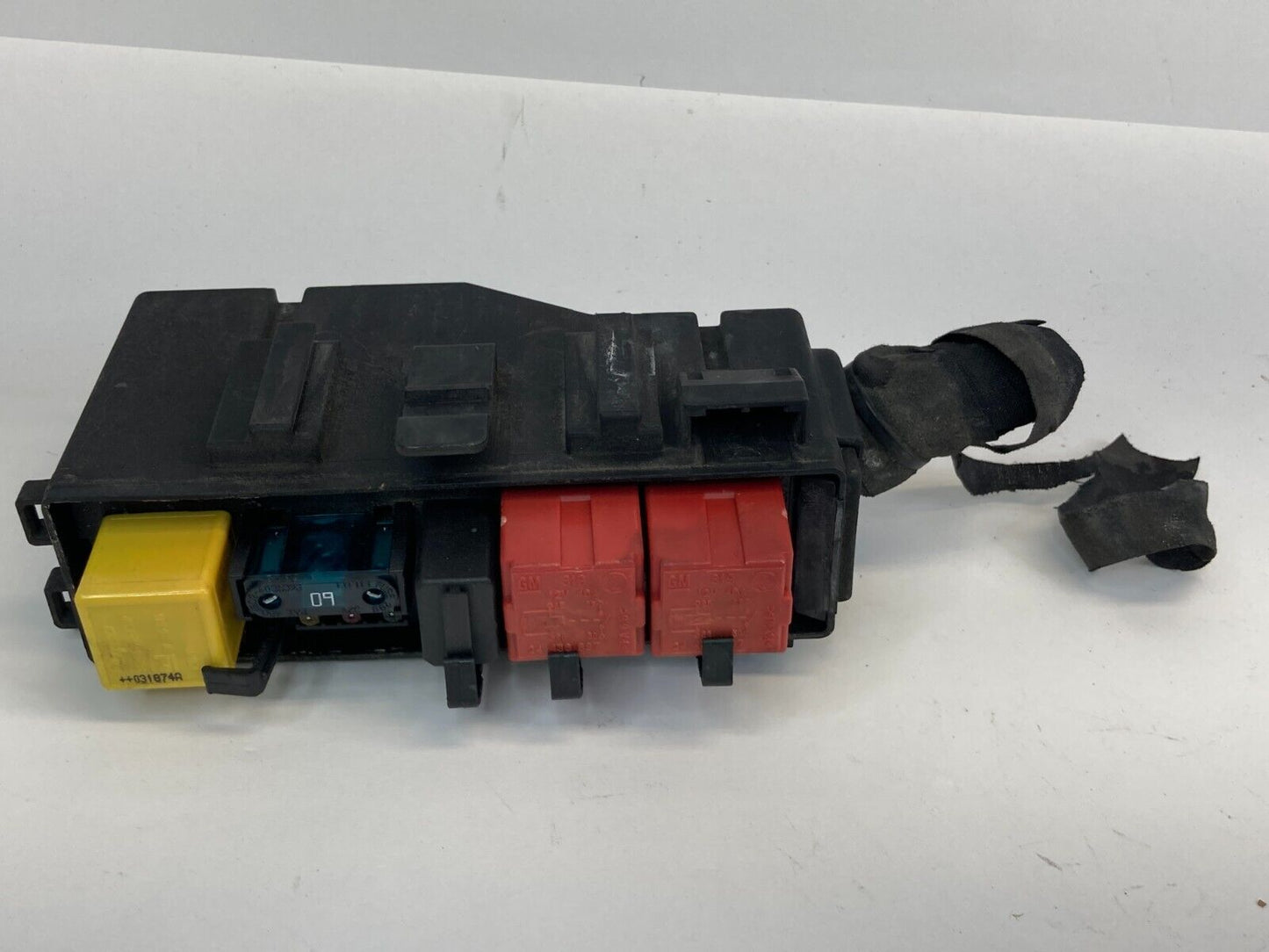 2003-2011 Saab 9-3 Engine 2.0L Fuse Box Relay Module Grommet Bracket 12788777