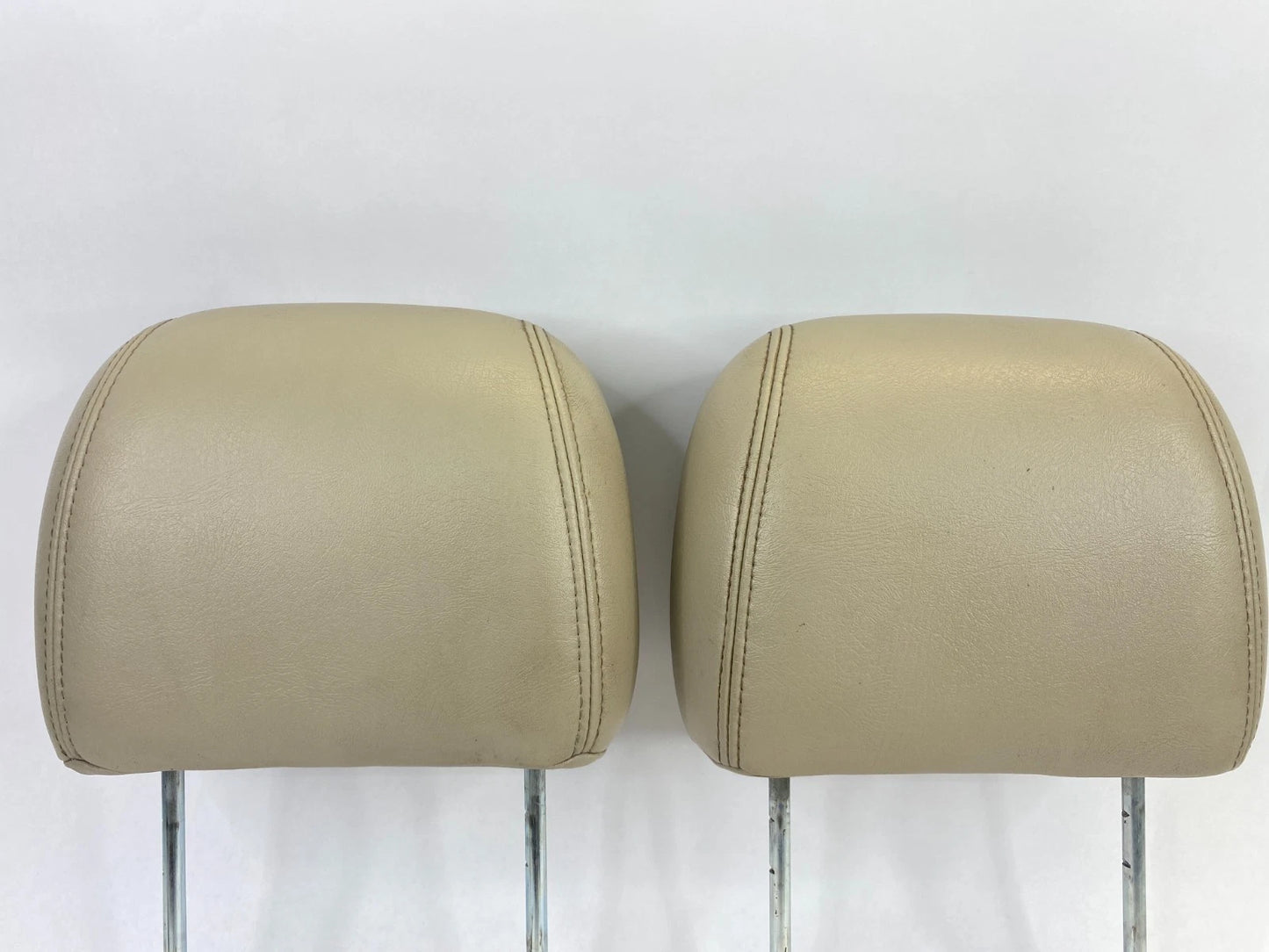 2003-2006 CHEVROLET TAHOE FRONT LEFT & RIGHT SEAT HEADREST HEAD REST PAIR SET