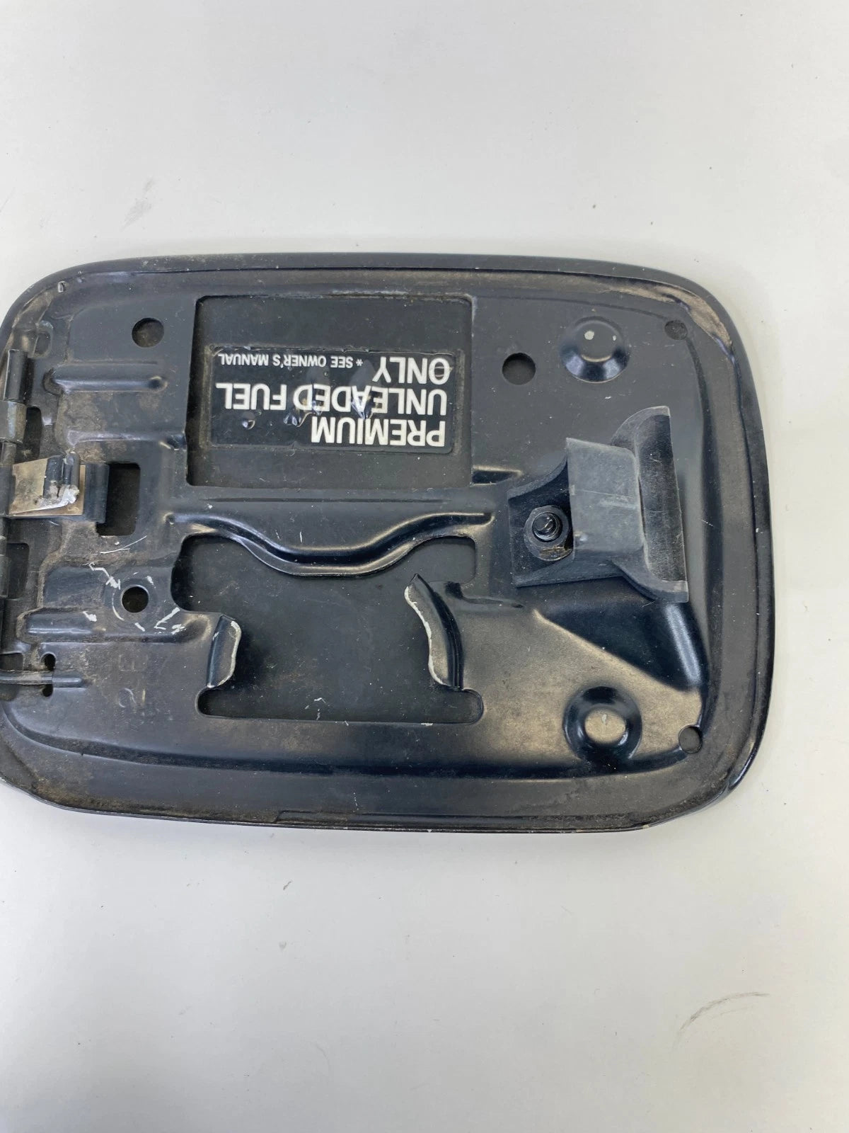 98 99 00 01 02 03 04 05 LEXUS GS300 FUEL FILLER DOOR GAS LID COVER OEM